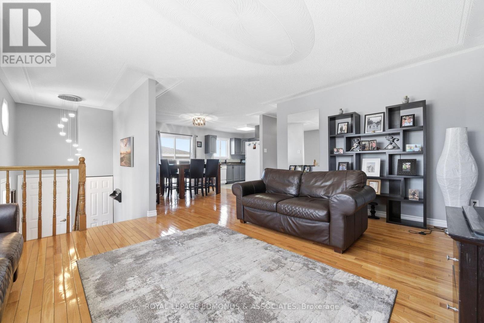 












130 COCKBURN CRESCENT

,
Pembroke,




Ontario
K8A8L9

