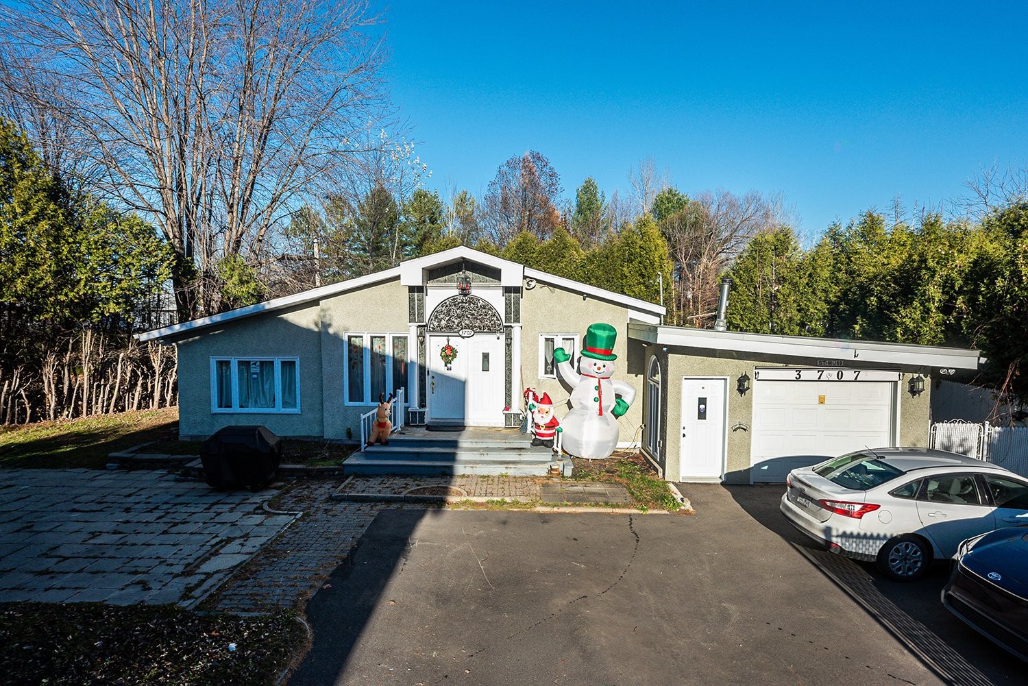 









3707


Mtée Gagnon

,
Terrebonne (Terrebonne),




QC
J6Z1K8


