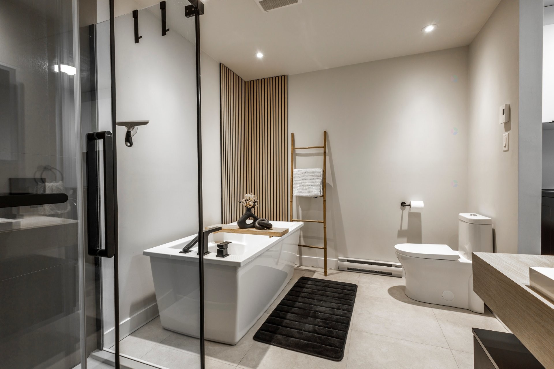 









236


Rue Gascon

,
Laval (Saint-François),




QC
H7B0B4

