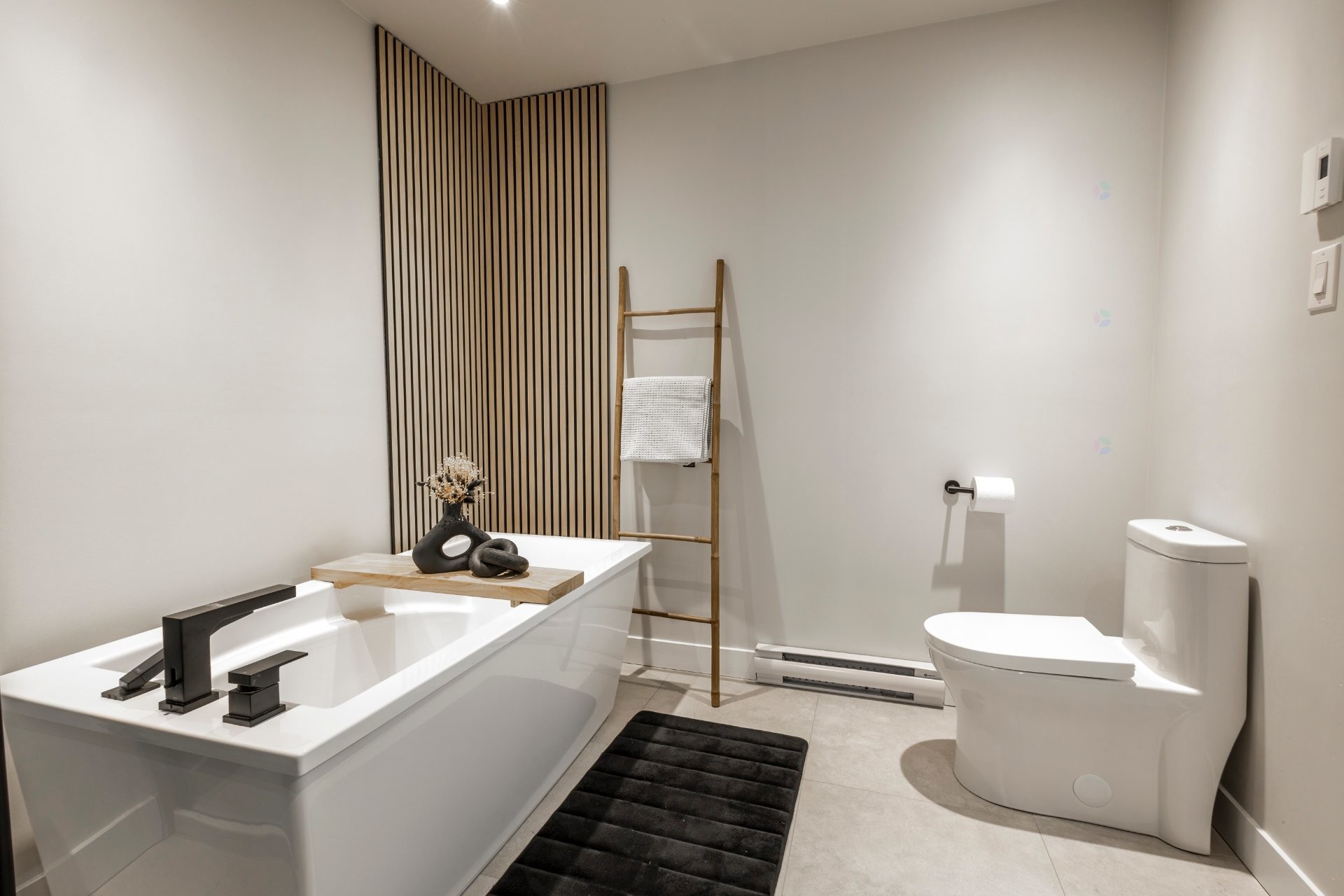 









236


Rue Gascon

,
Laval (Saint-François),




QC
H7B0B4

