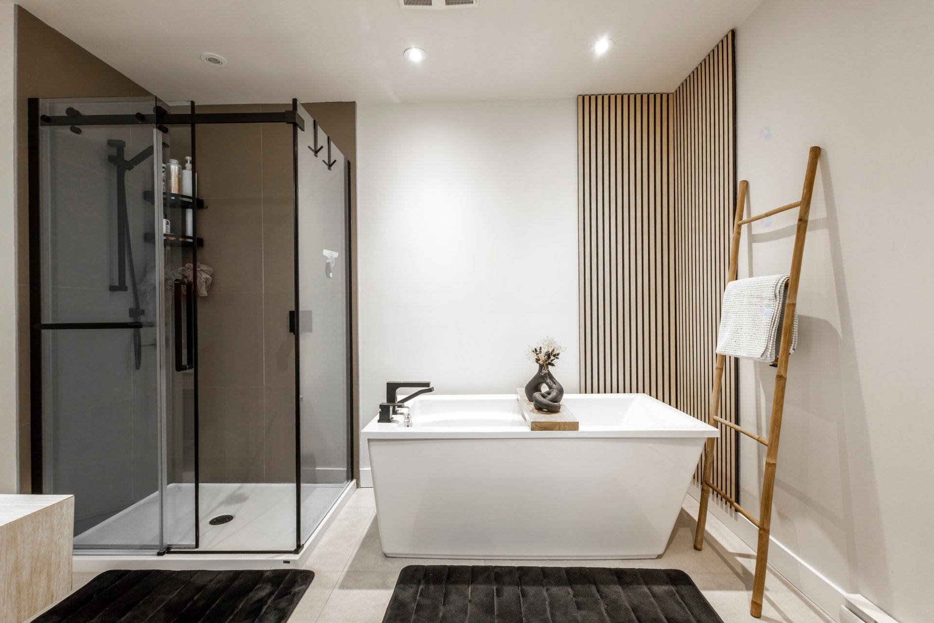 









236


Rue Gascon

,
Laval (Saint-François),




QC
H7B0B4

