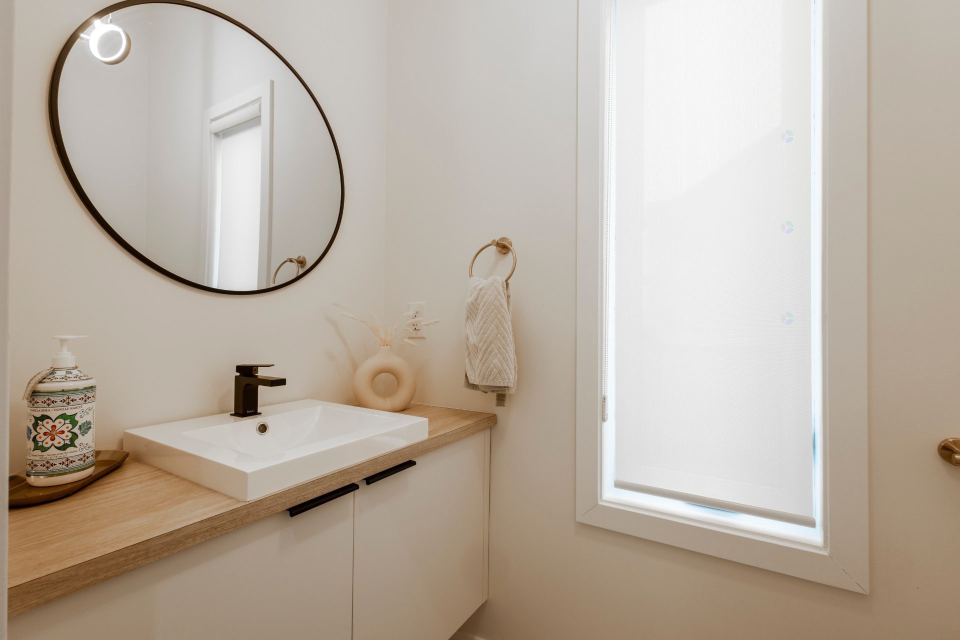 









236


Rue Gascon

,
Laval (Saint-François),




QC
H7B0B4

