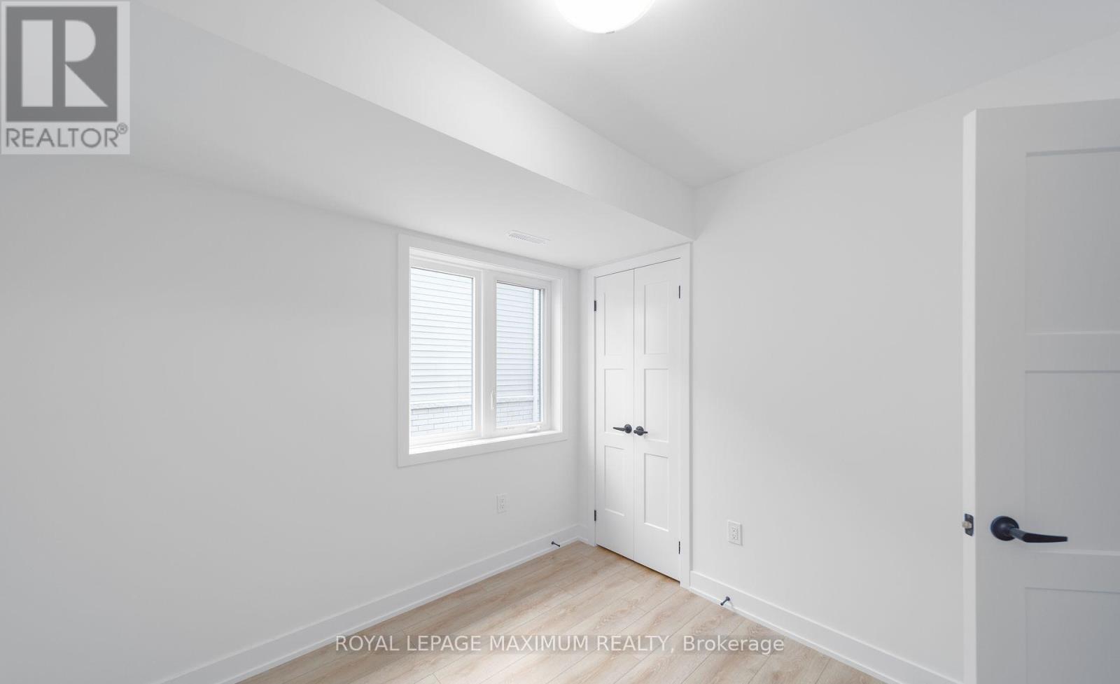 












4 - 32 WAGON LANE

,
Barrie,




Ontario
L9J0C2

