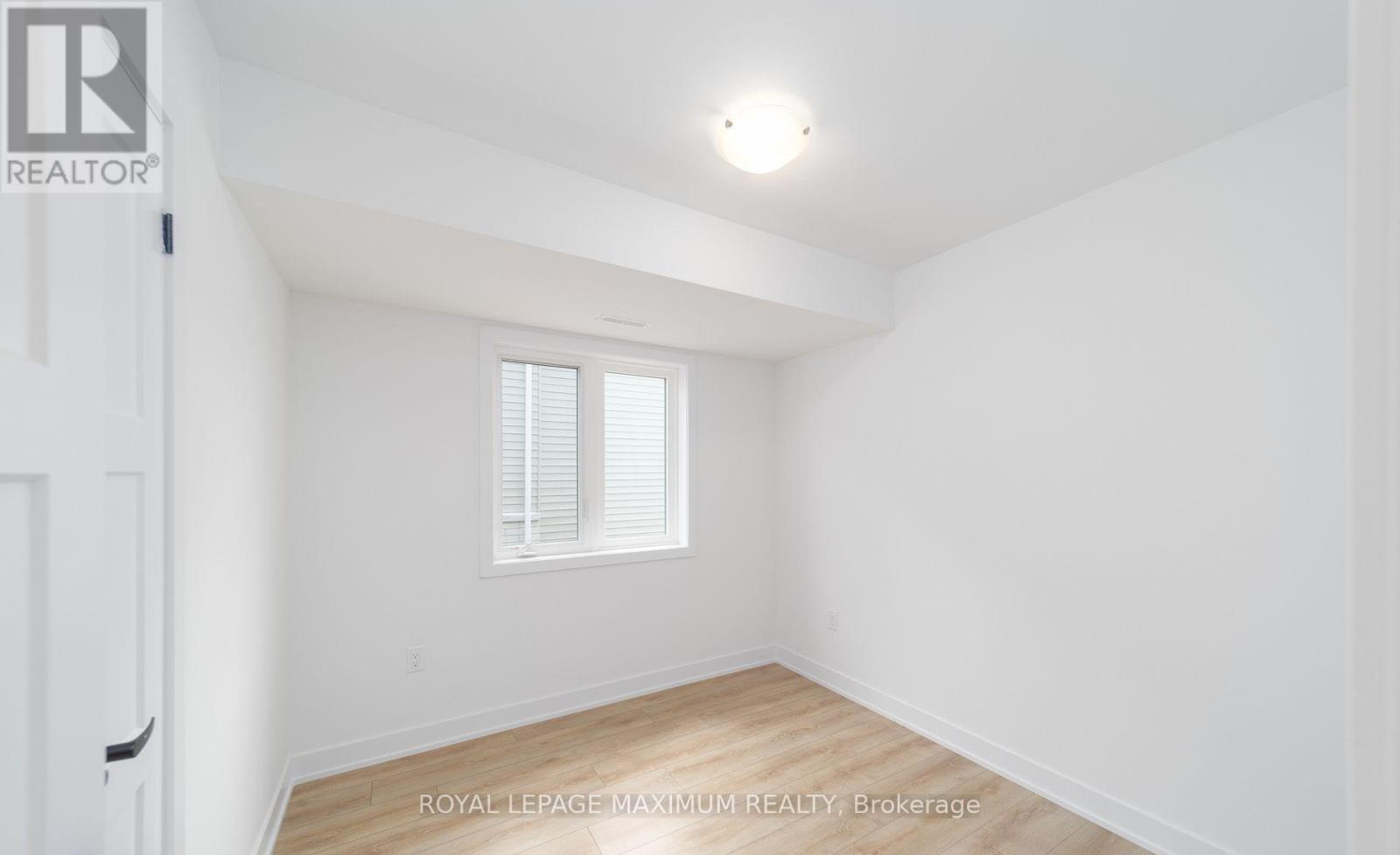 












4 - 32 WAGON LANE

,
Barrie,




Ontario
L9J0C2

