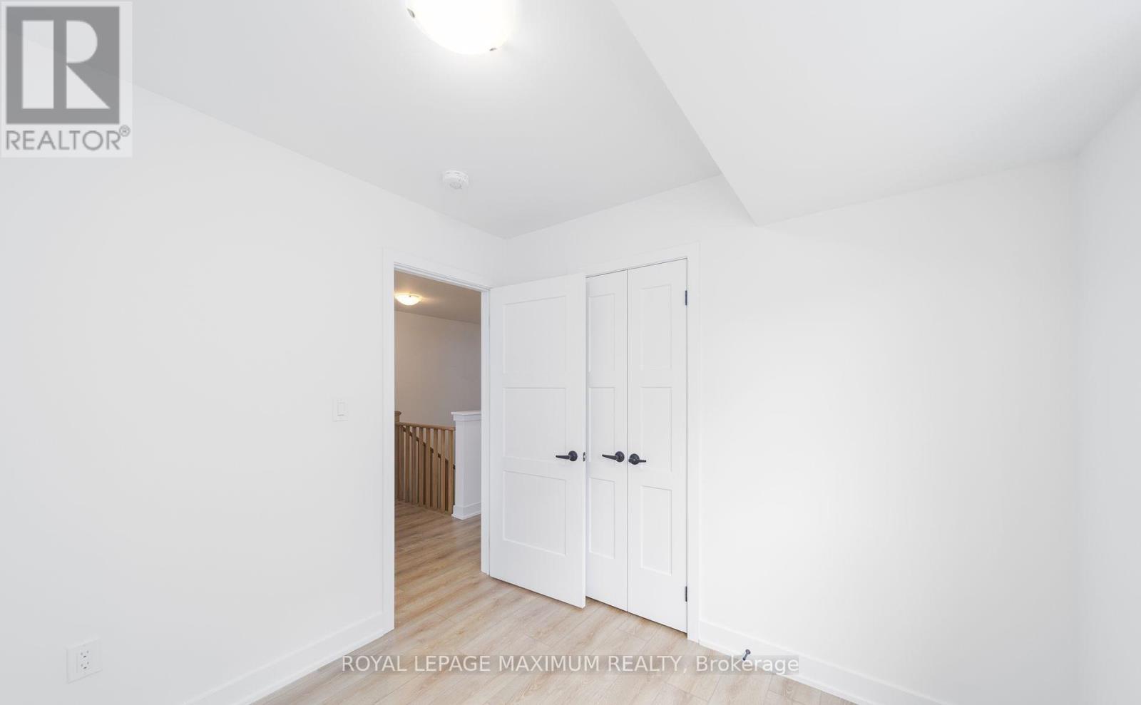 












4 - 32 WAGON LANE

,
Barrie,




Ontario
L9J0C2

