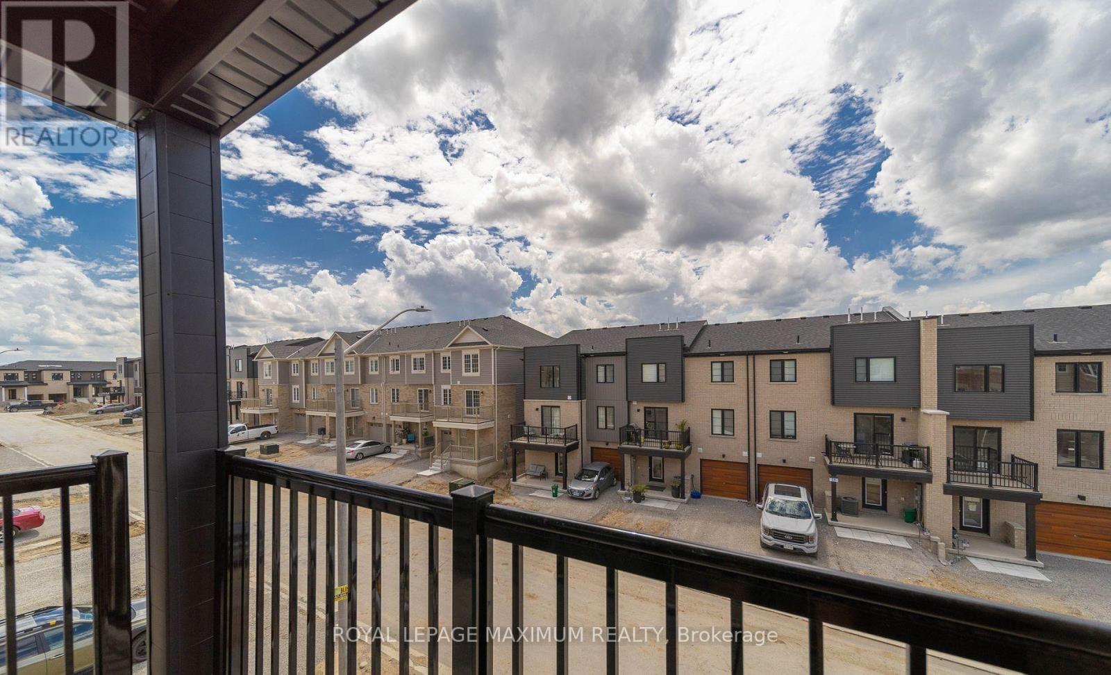 












4 - 32 WAGON LANE

,
Barrie,




Ontario
L9J0C2

