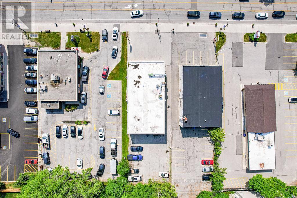 












2307 - 2309 LAKESHORE ROAD W

,
Oakville (BR Bronte),




Ontario
L6L1H2

