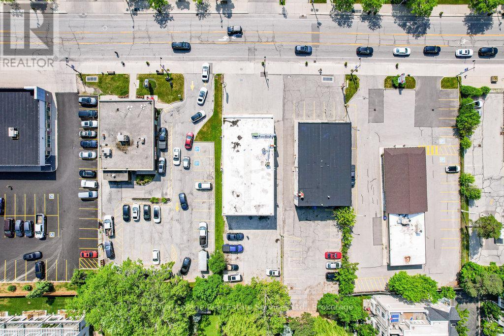 












2307 - 2309 LAKESHORE ROAD W

,
Oakville (BR Bronte),




Ontario
L6L1H2


