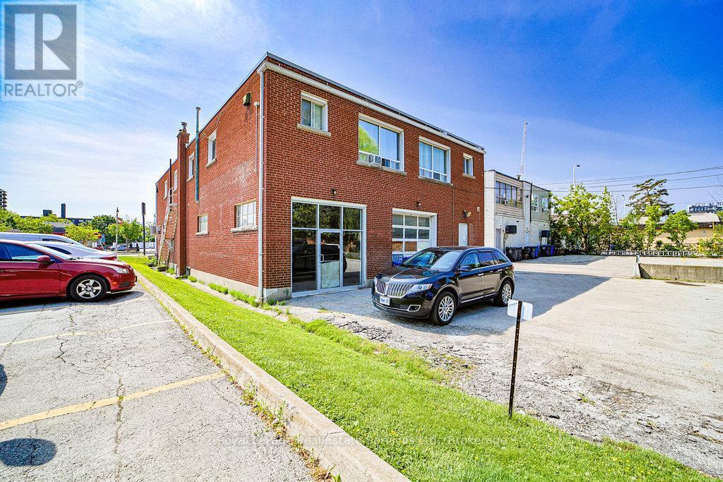 












2307 - 2309 LAKESHORE ROAD W

,
Oakville (BR Bronte),




Ontario
L6L1H2

