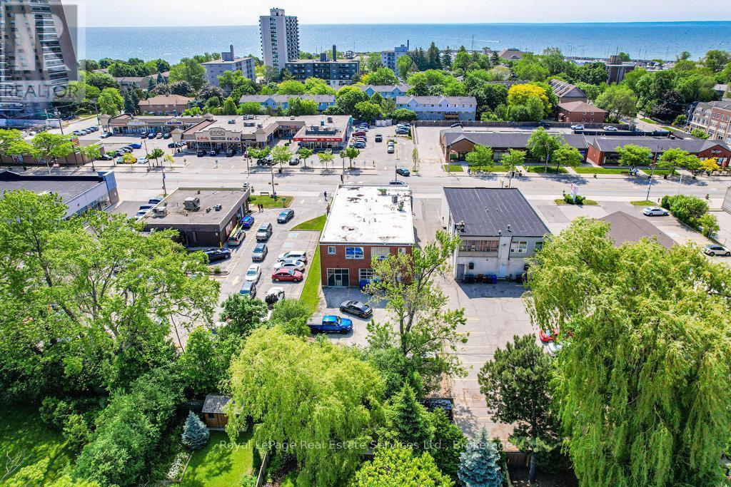












2307 - 2309 LAKESHORE ROAD W

,
Oakville (BR Bronte),




Ontario
L6L1H2

