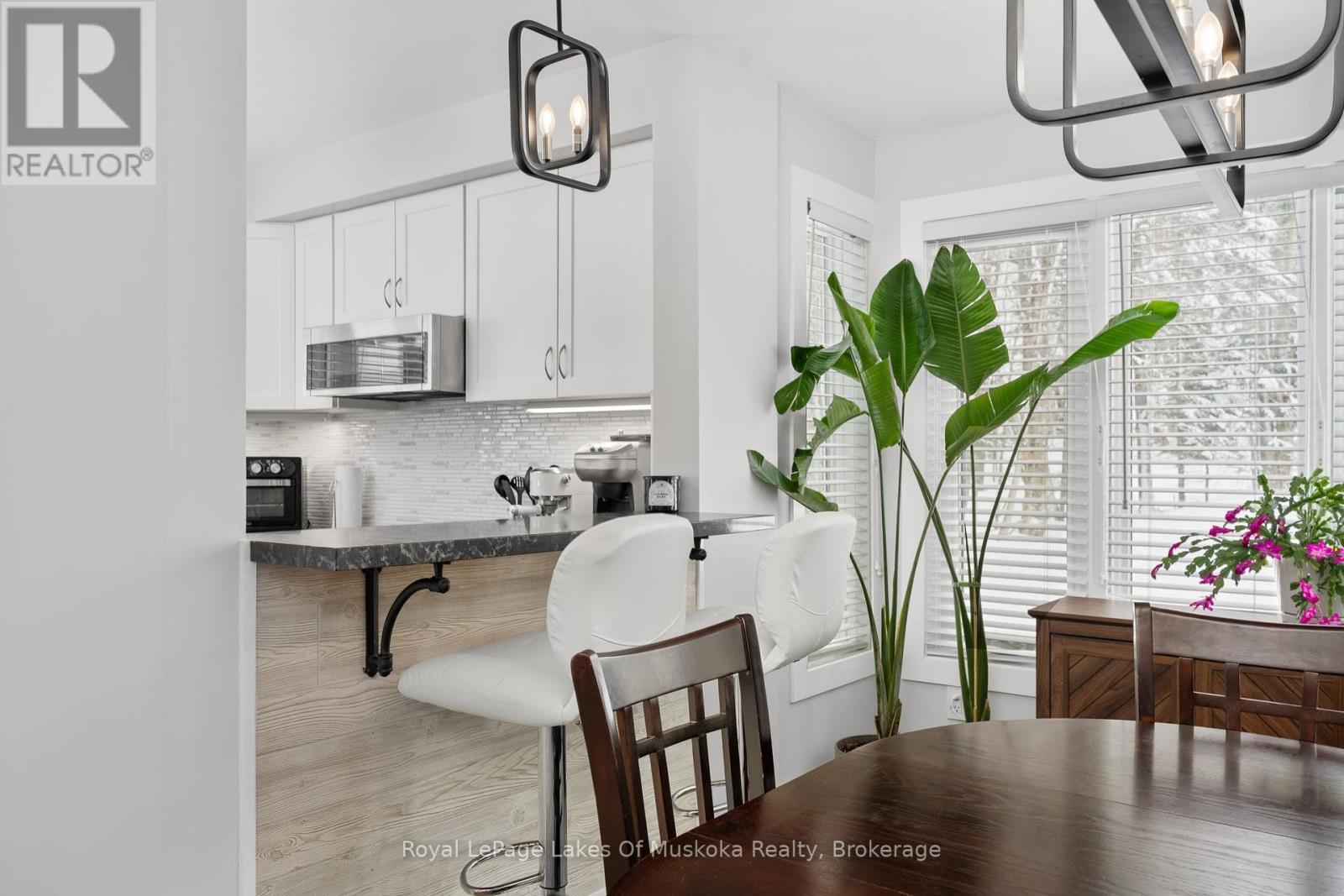 












4 - 1551 HIDDEN VALLEY ROAD

,
Huntsville (Chaffey),




Ontario
P1H1A4

