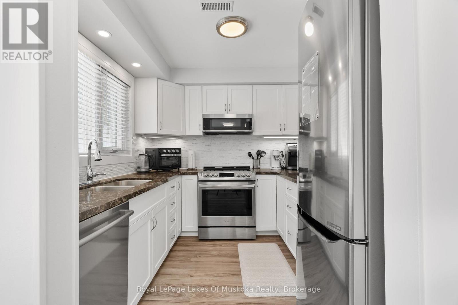 












4 - 1551 HIDDEN VALLEY ROAD

,
Huntsville (Chaffey),




Ontario
P1H1A4

