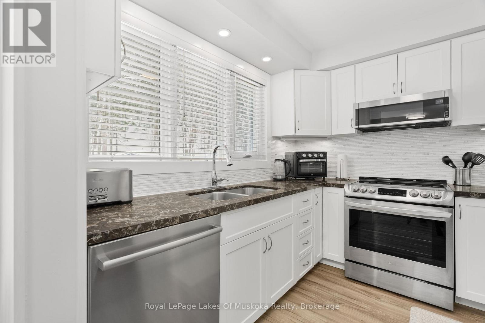 












4 - 1551 HIDDEN VALLEY ROAD

,
Huntsville (Chaffey),




Ontario
P1H1A4

