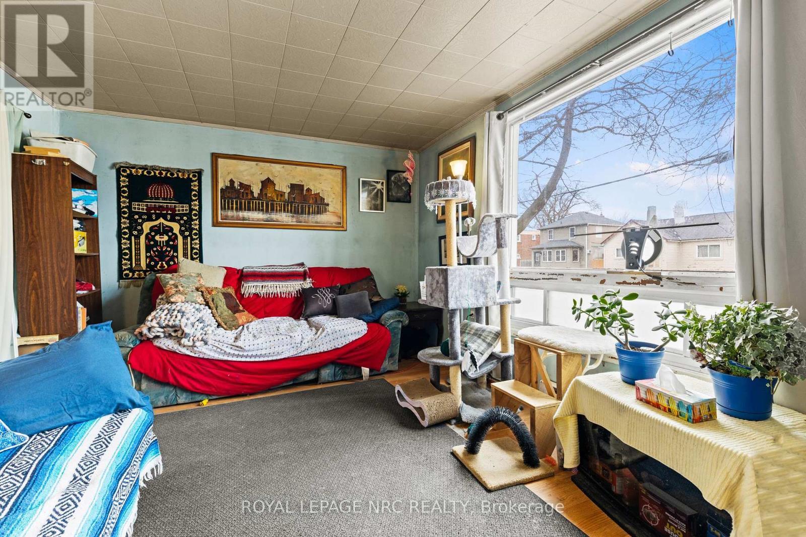 












385 CROWLAND AVENUE

,
Welland,




Ontario
L3B1X5

