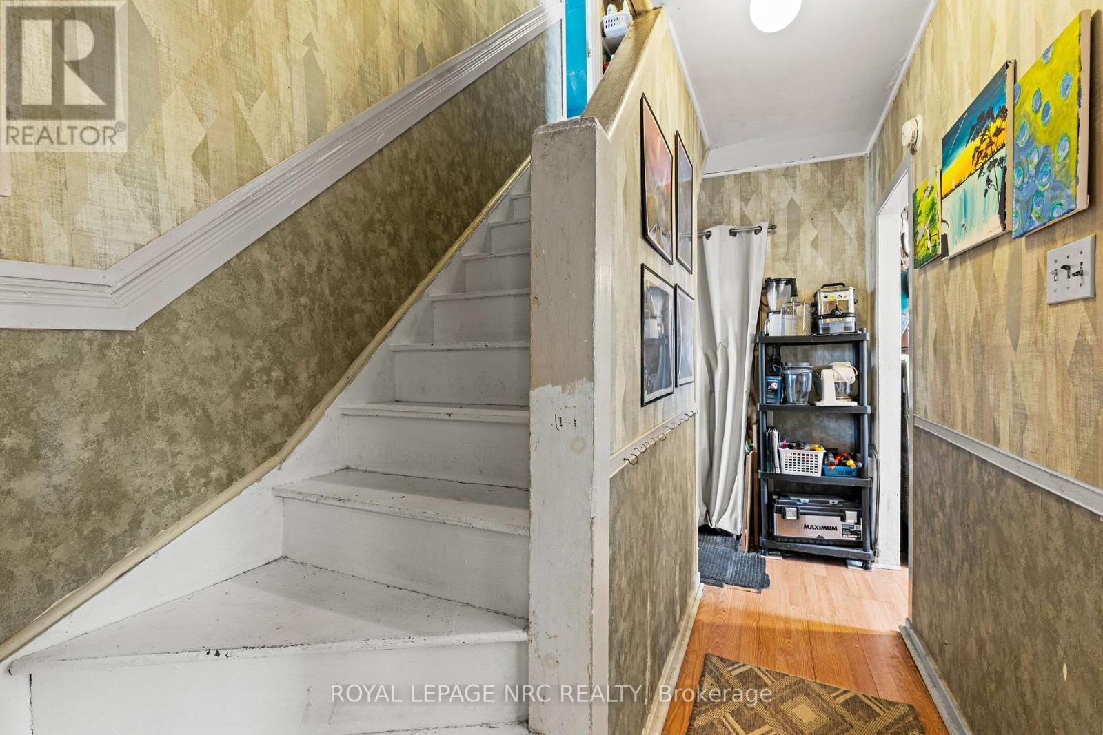 












385 CROWLAND AVENUE

,
Welland,




Ontario
L3B1X5

