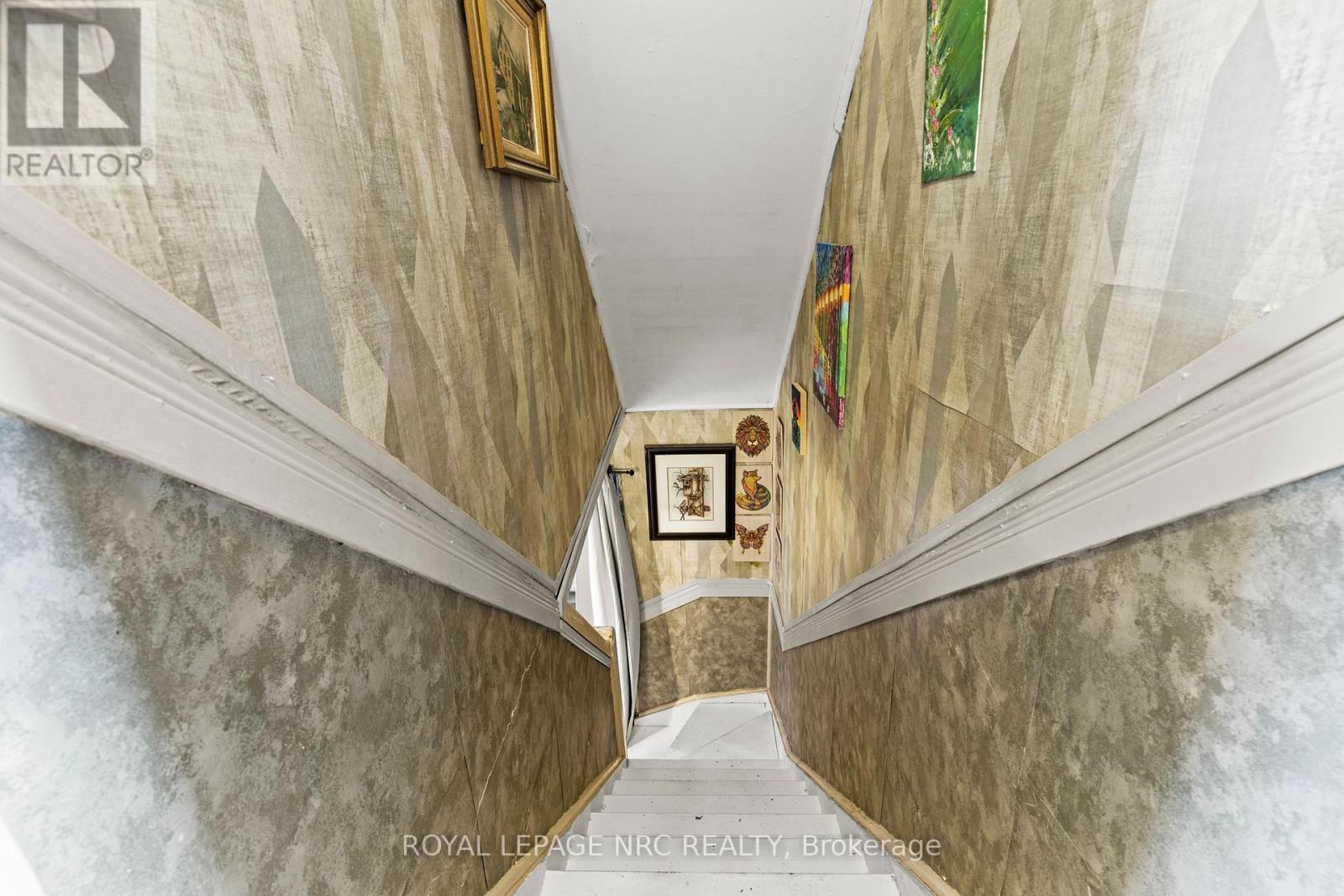 












385 CROWLAND AVENUE

,
Welland,




Ontario
L3B1X5

