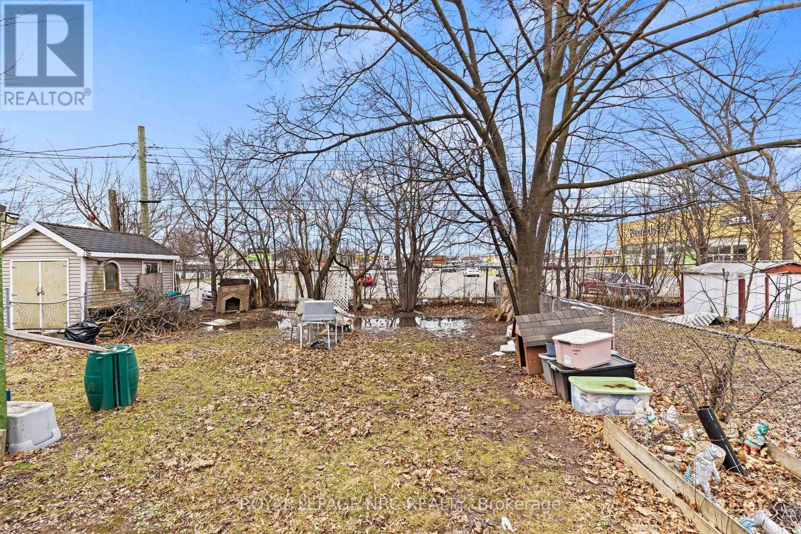 












385 CROWLAND AVENUE

,
Welland,




Ontario
L3B1X5

