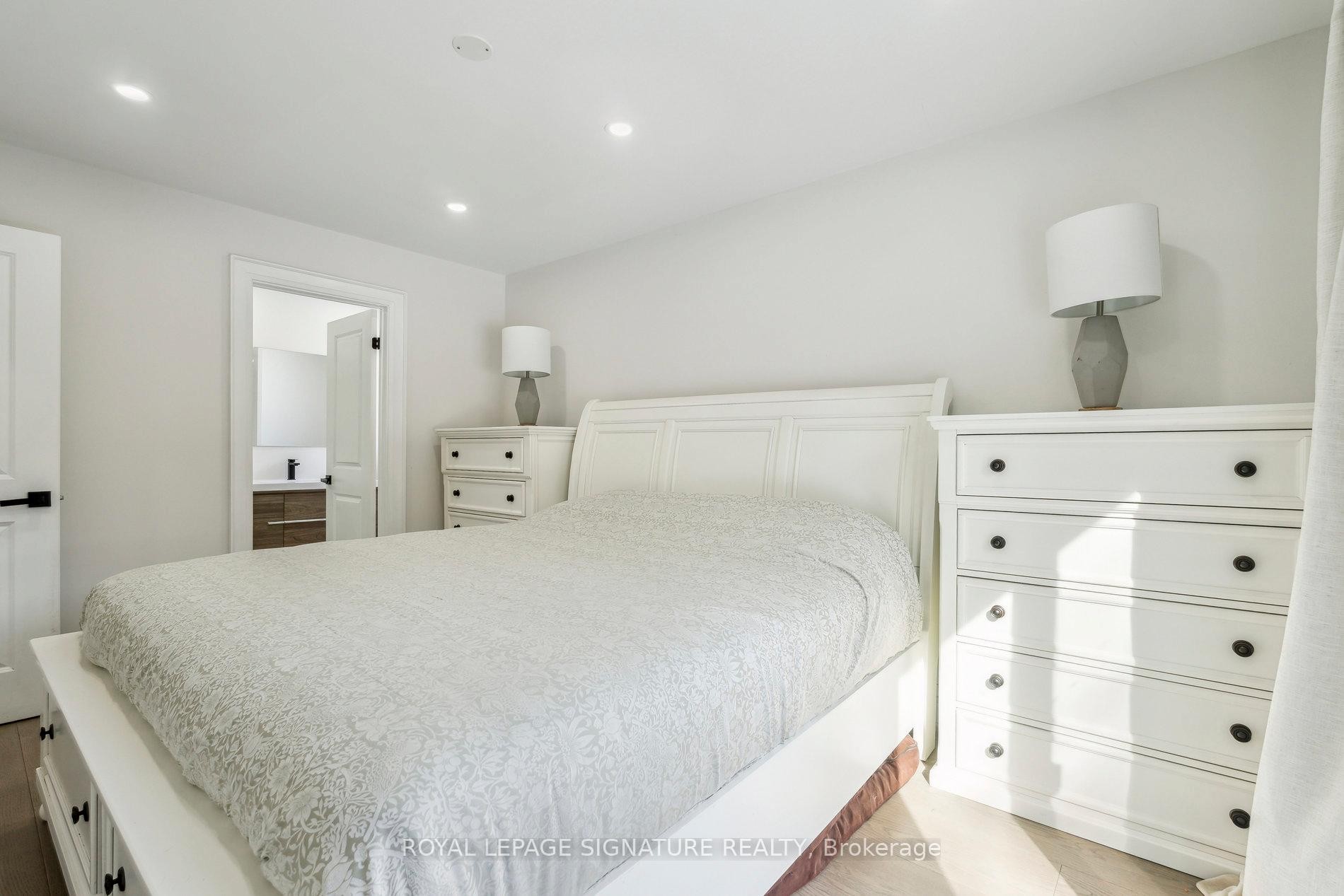 









2199


Richard

Street East,
Innisfil,




ON
L9S 2C4

