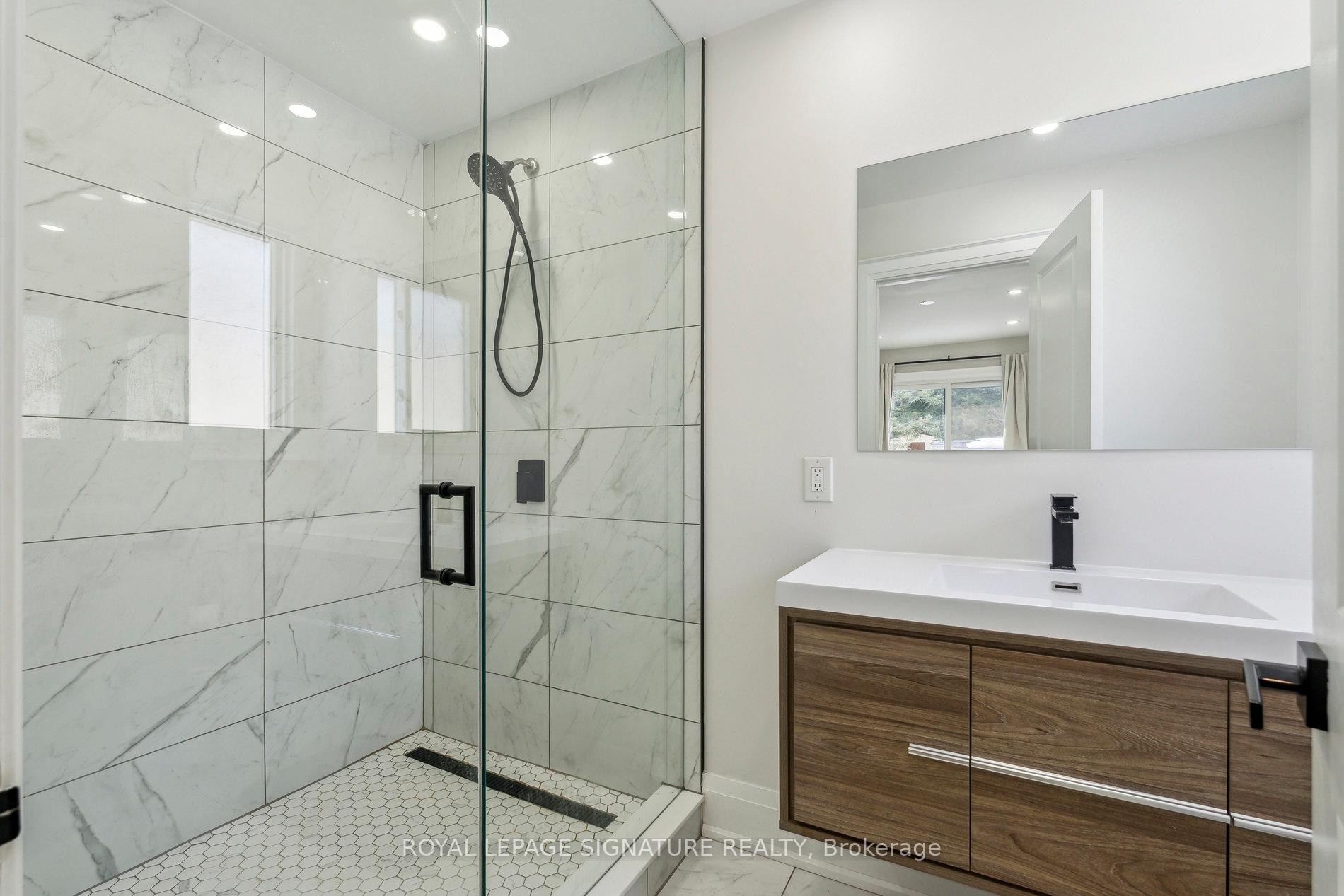 









2199


Richard

Street East,
Innisfil,




ON
L9S 2C4

