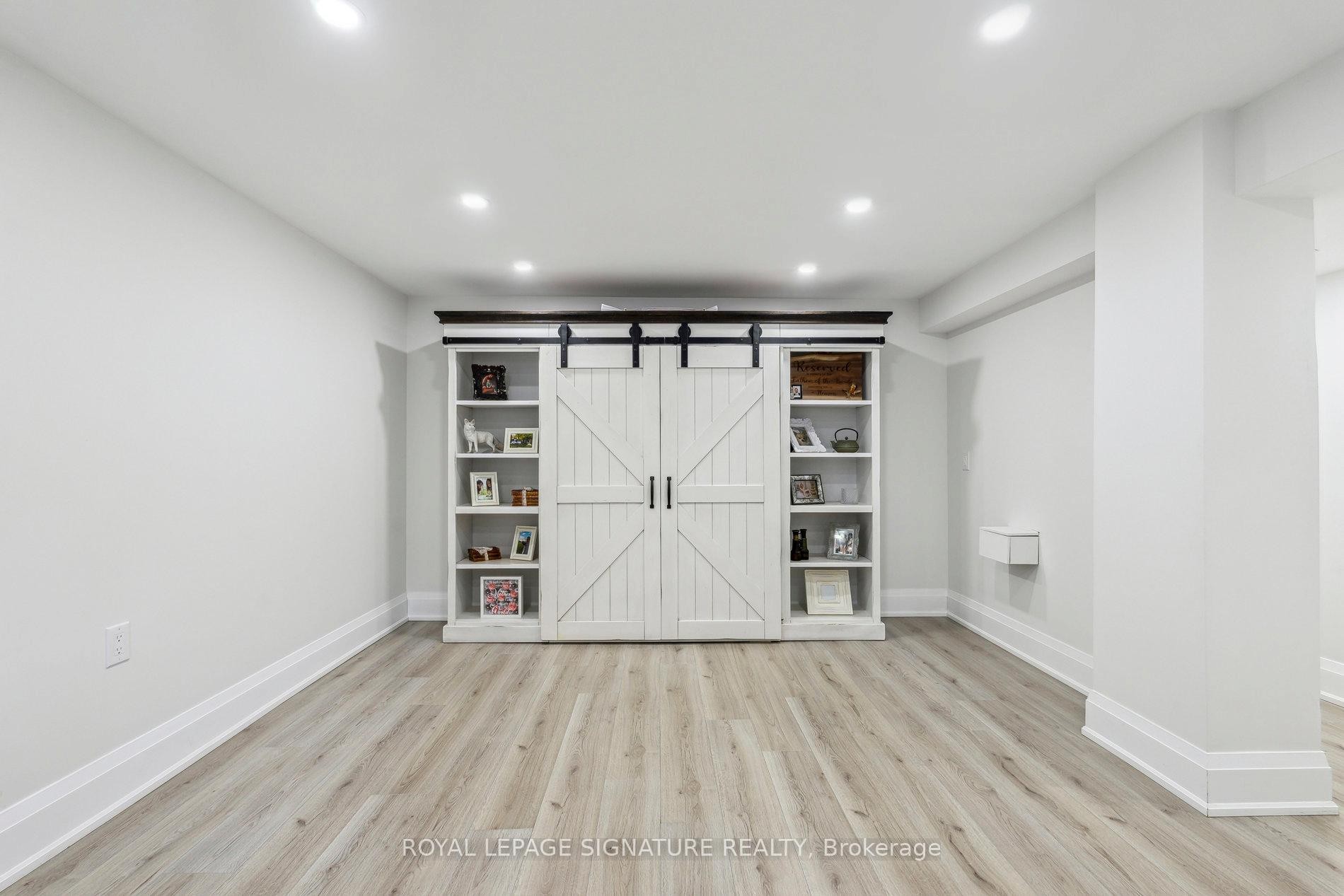 









2199


Richard

Street East,
Innisfil,




ON
L9S 2C4

