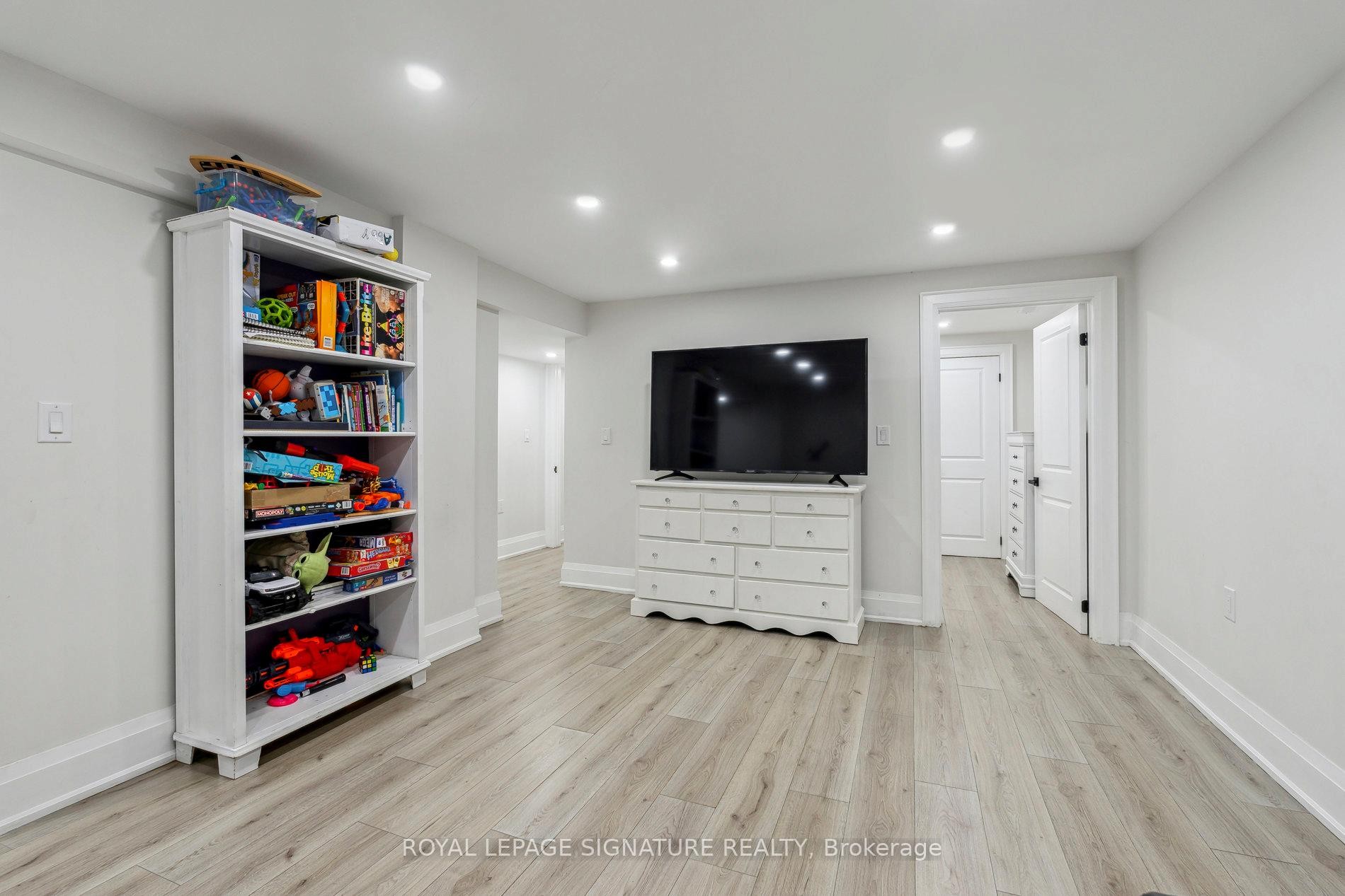 









2199


Richard

Street East,
Innisfil,




ON
L9S 2C4

