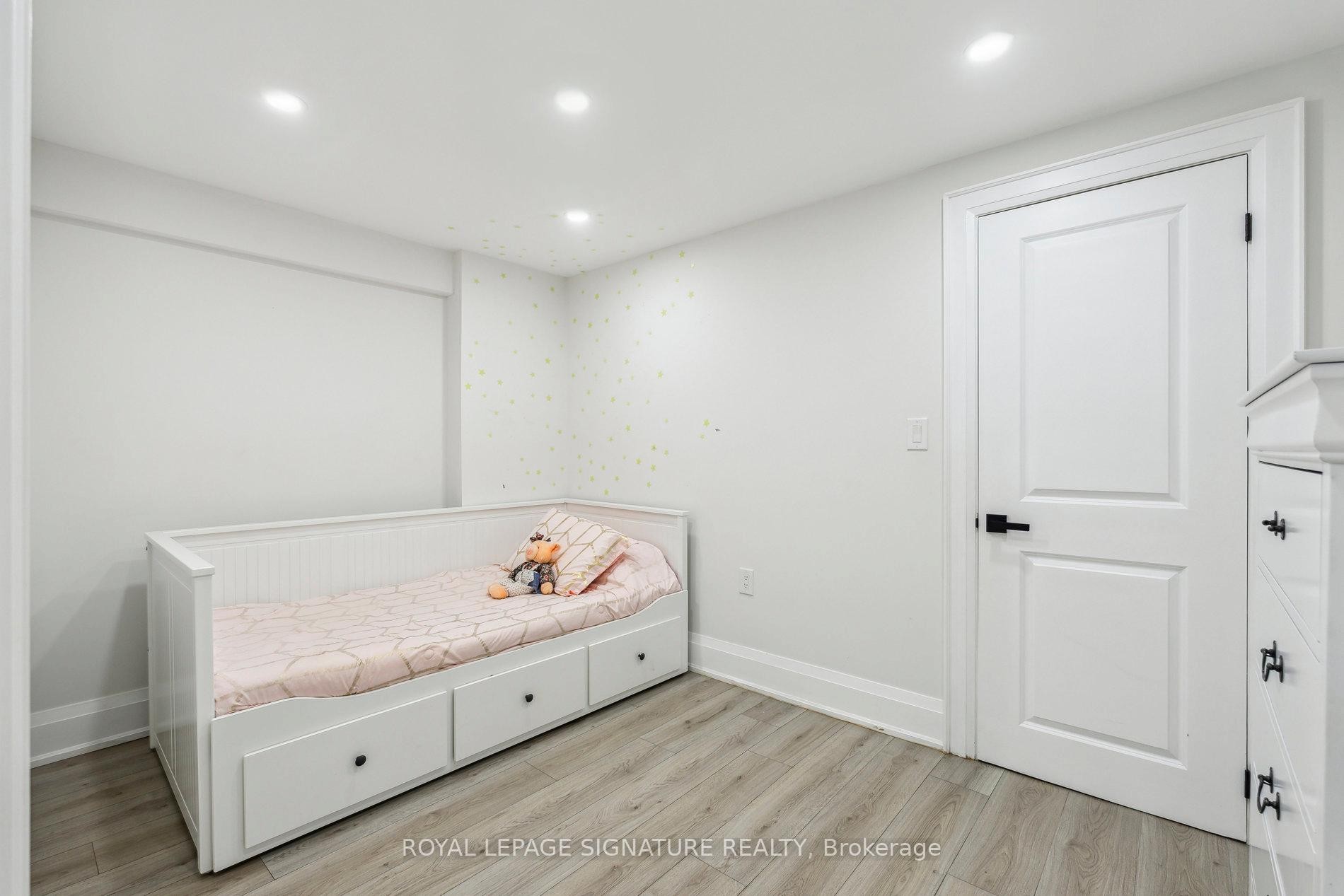 









2199


Richard

Street East,
Innisfil,




ON
L9S 2C4

