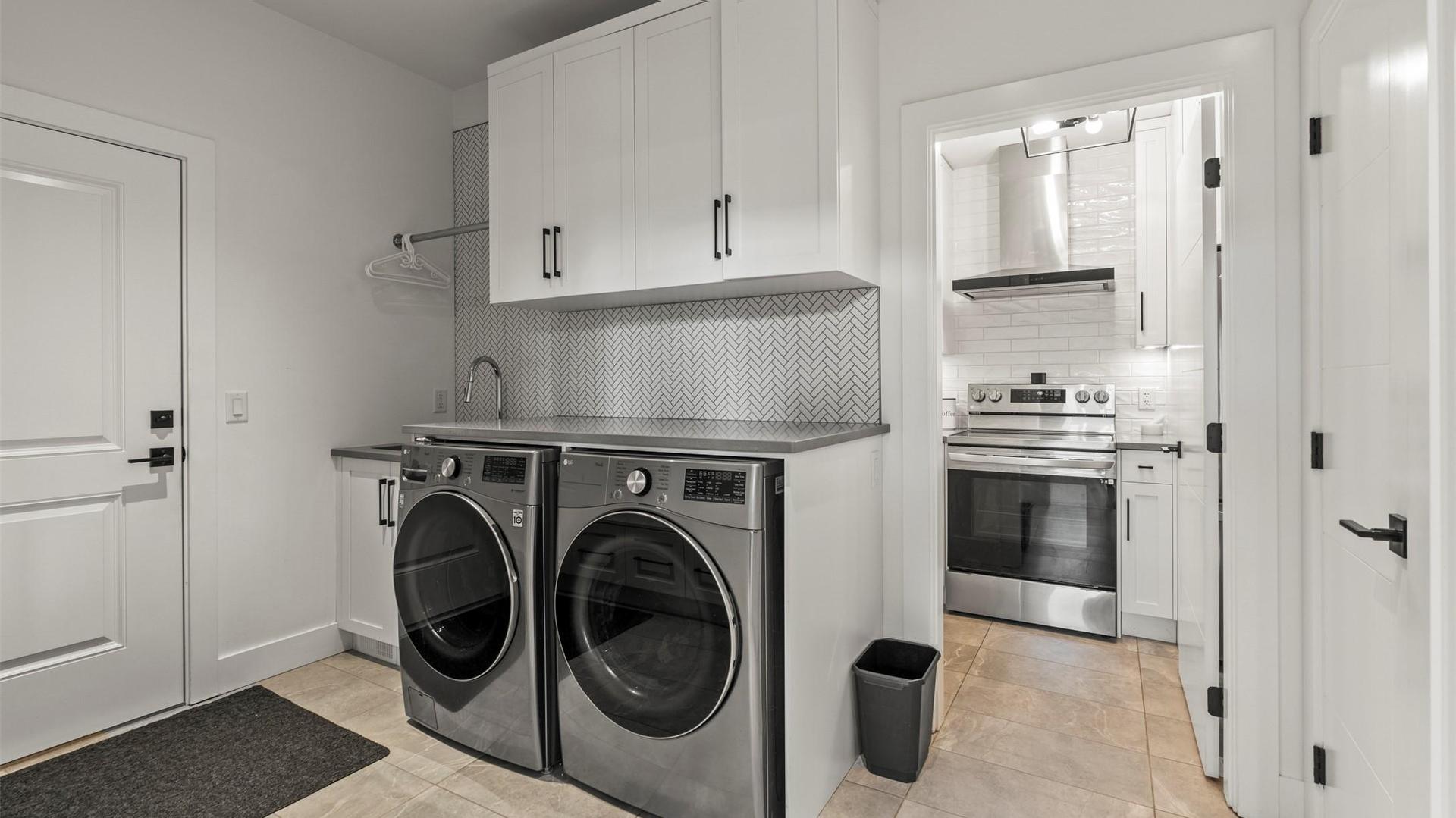 









145


Summer Wood

Drive,
Kelowna,




BC
V1V 0C9

