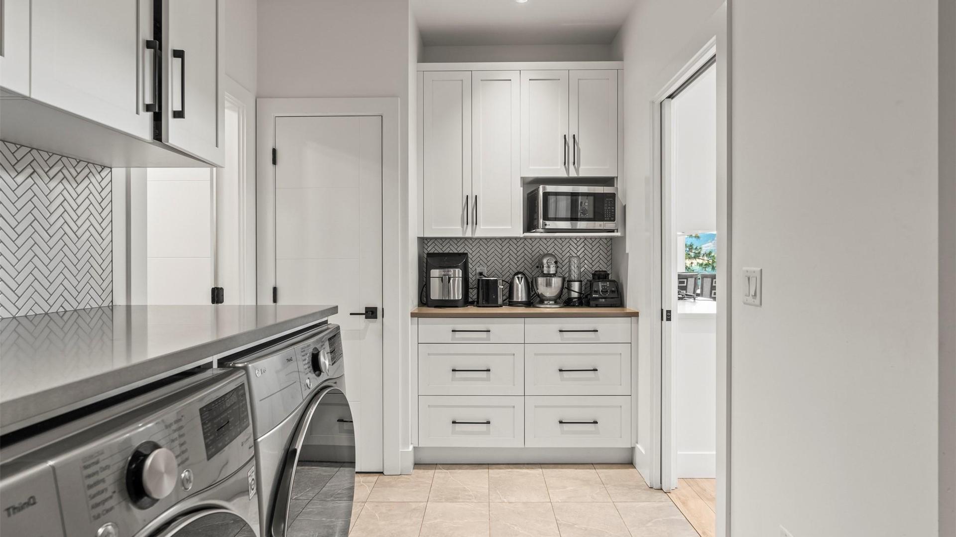 









145


Summer Wood

Drive,
Kelowna,




BC
V1V 0C9

