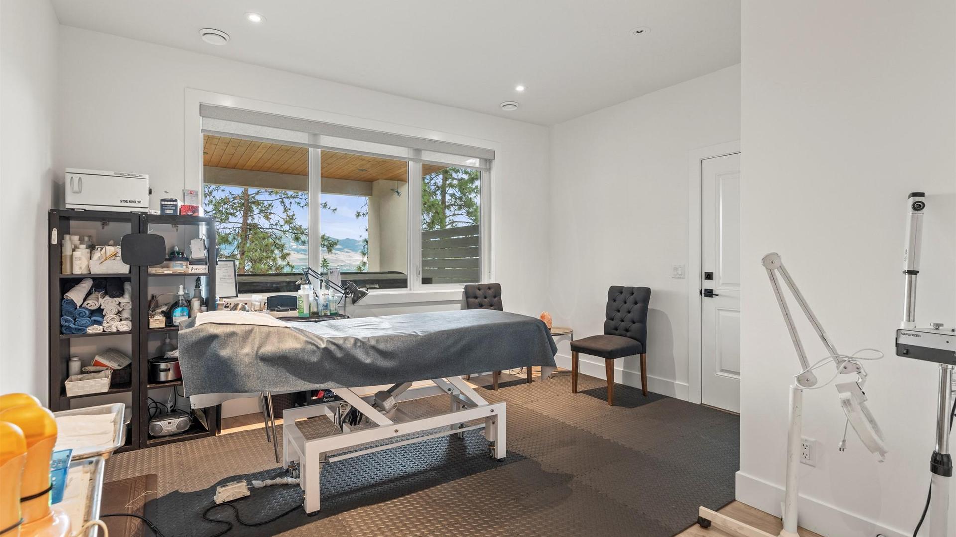 









145


Summer Wood

Drive,
Kelowna,




BC
V1V 0C9

