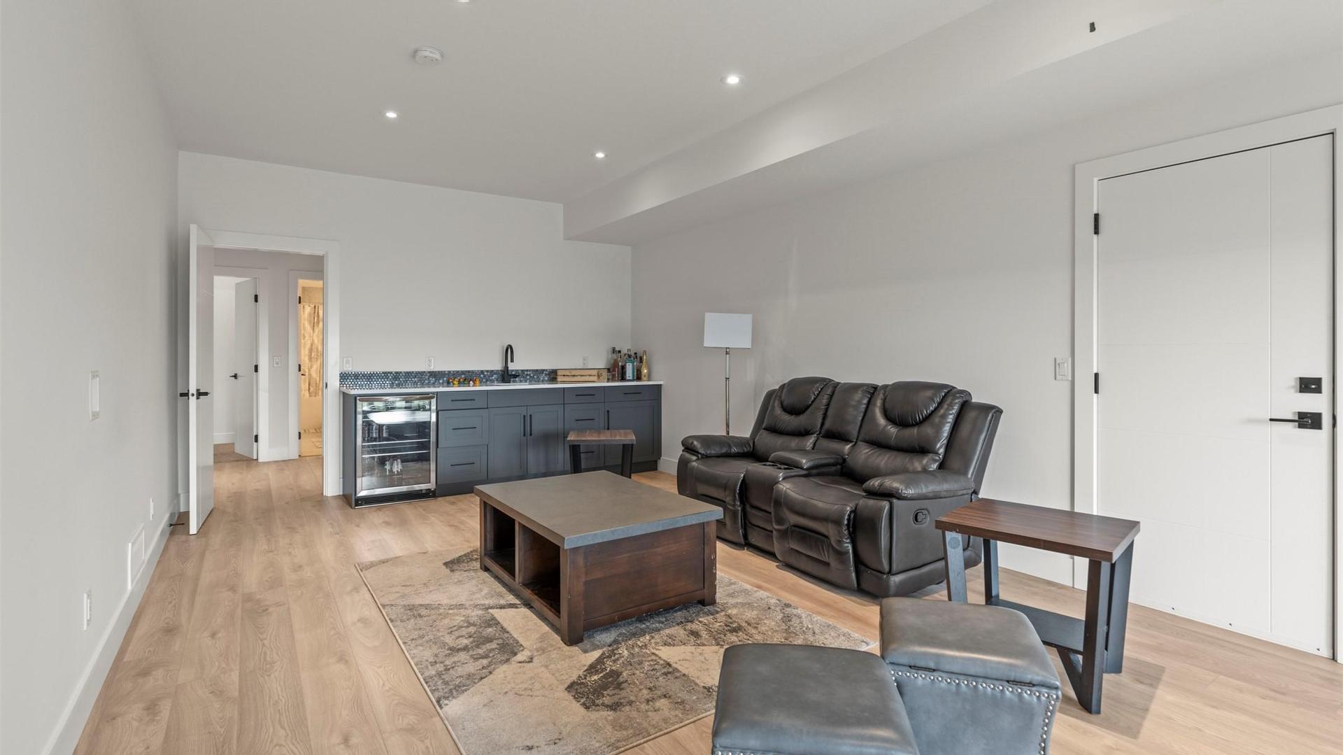 









145


Summer Wood

Drive,
Kelowna,




BC
V1V 0C9


