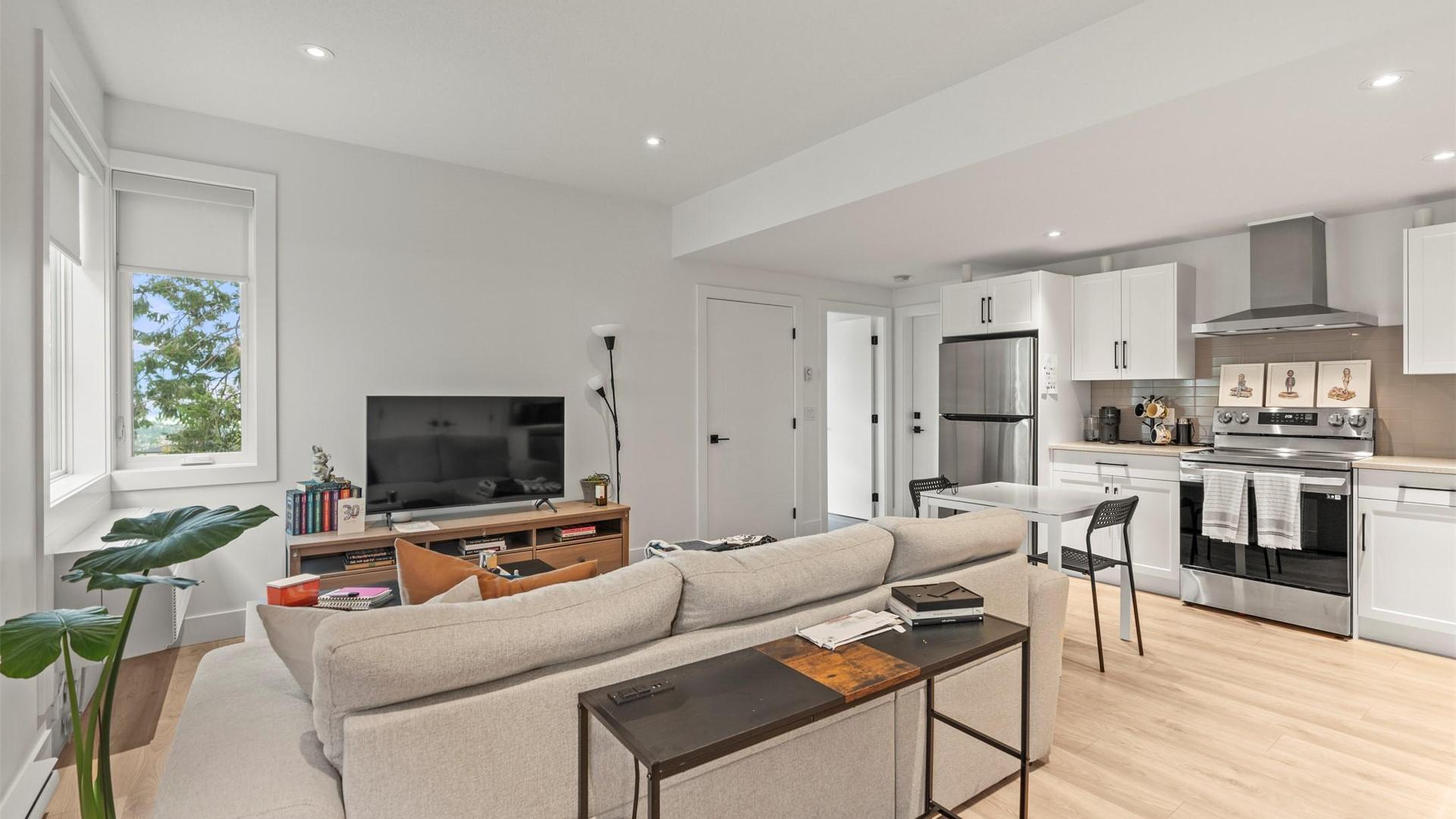 









145


Summer Wood

Drive,
Kelowna,




BC
V1V 0C9

