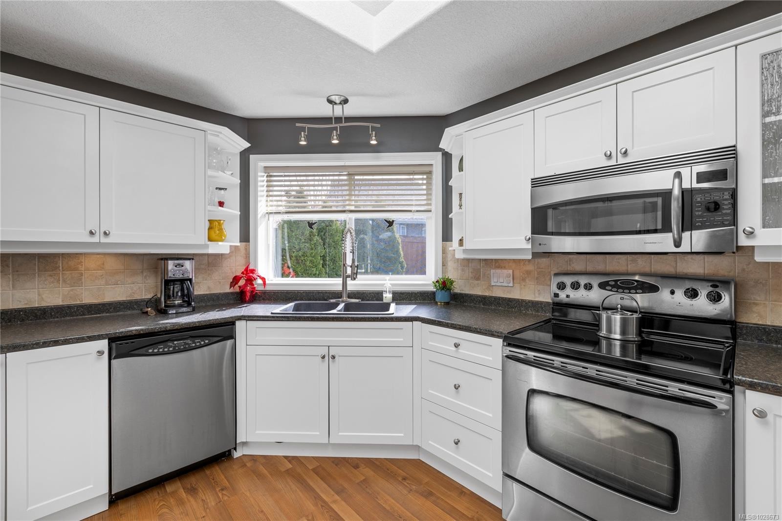 









801


Temple

St,
Parksville,




BC
V9P 1B1

