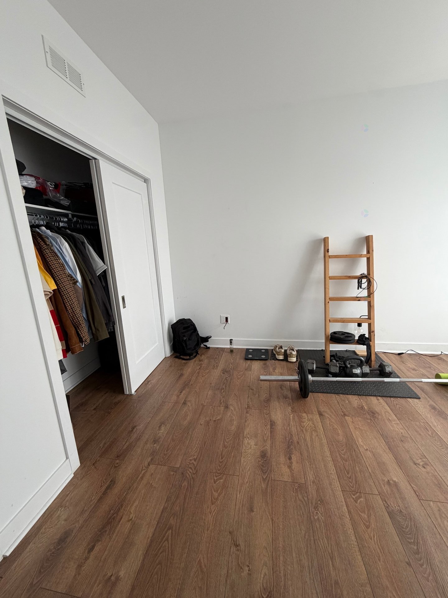 









6424


Av. Papineau

,
Montréal (Rosemont/La Petite-Patrie),




QC
H2G2W9

