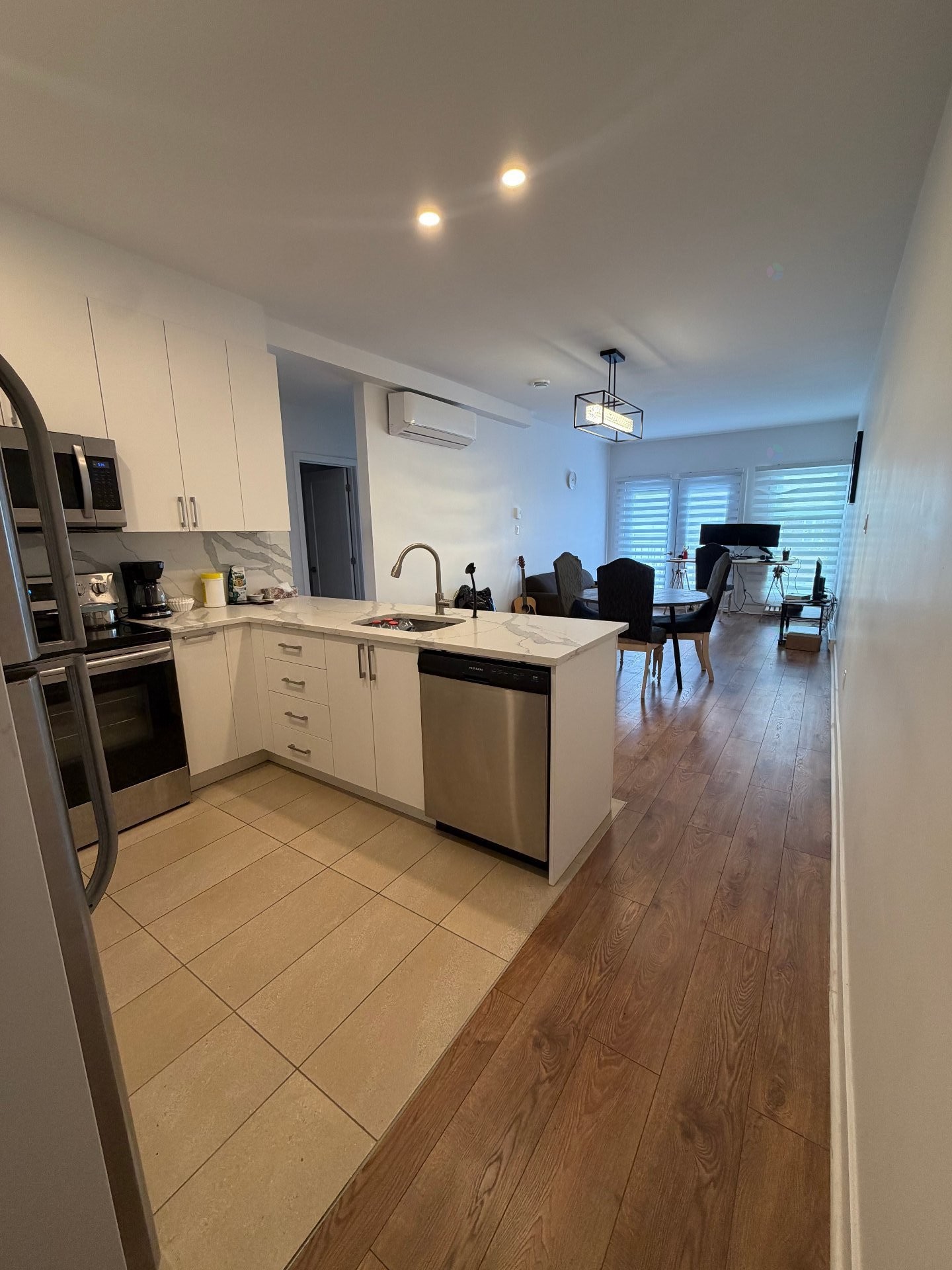 









6424


Av. Papineau

,
Montréal (Rosemont/La Petite-Patrie),




QC
H2G2W9

