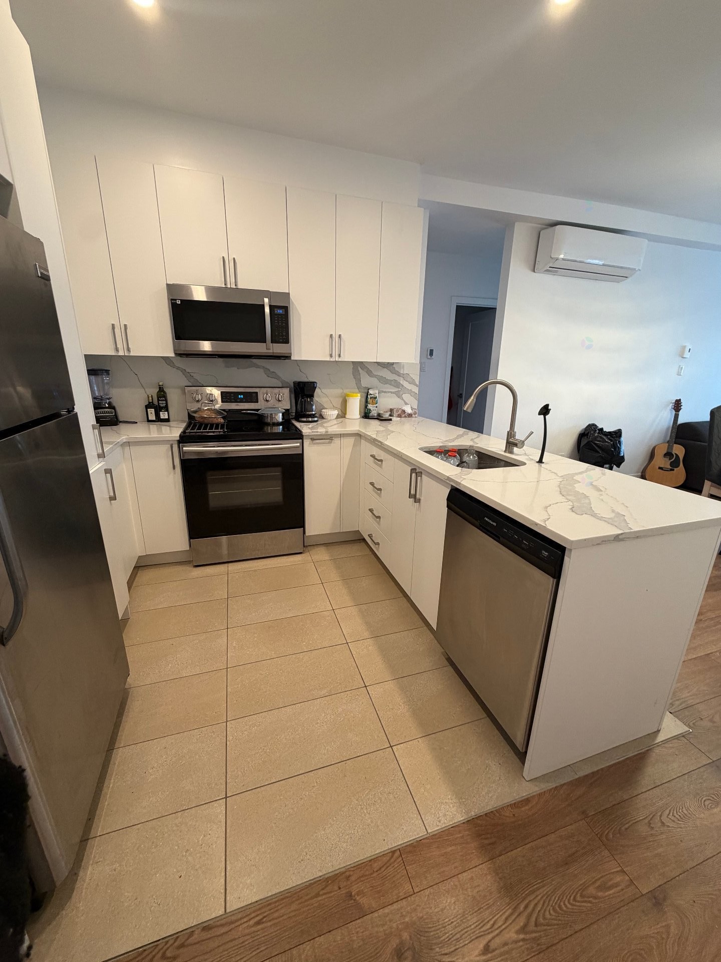 









6424


Av. Papineau

,
Montréal (Rosemont/La Petite-Patrie),




QC
H2G2W9


