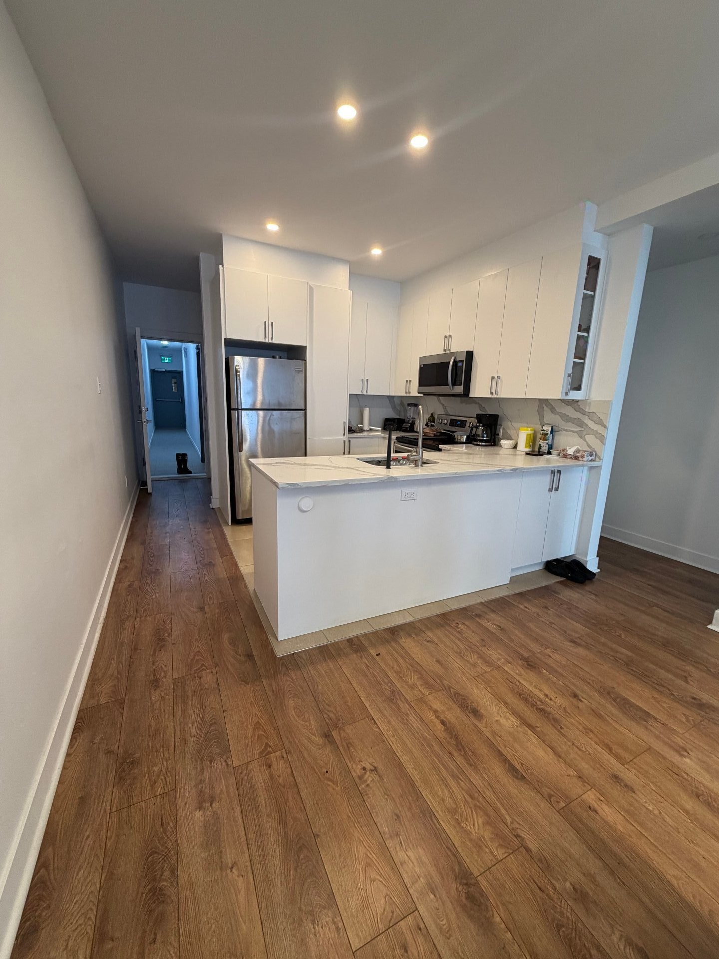 









6424


Av. Papineau

,
Montréal (Rosemont/La Petite-Patrie),




QC
H2G2W9

