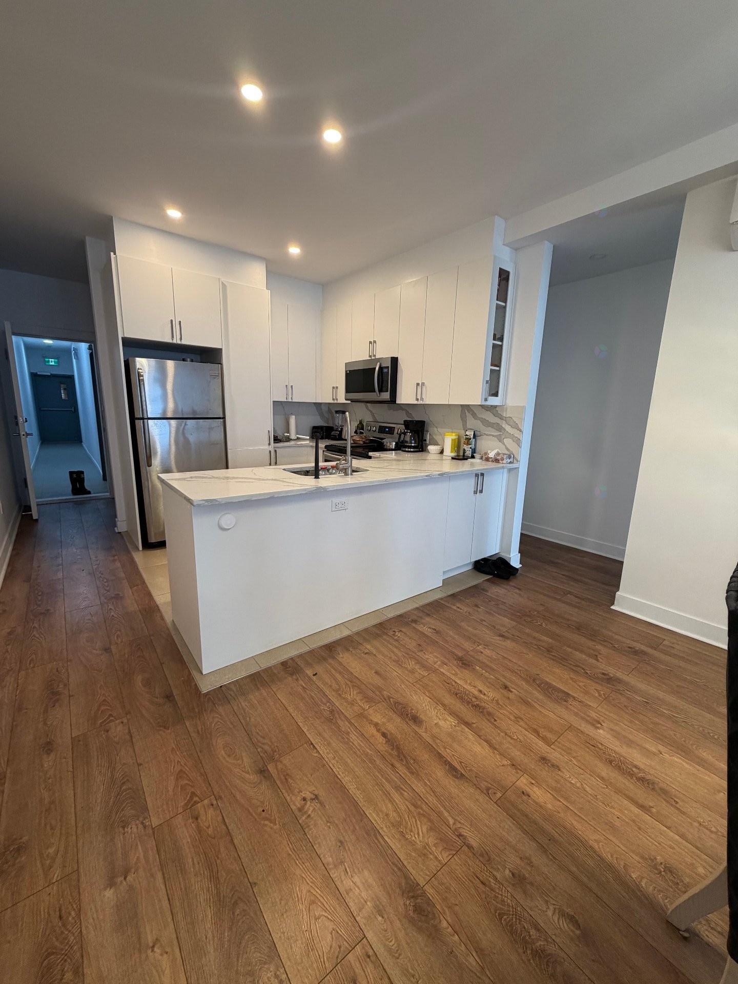 









6424


Av. Papineau

,
Montréal (Rosemont/La Petite-Patrie),




QC
H2G2W9

