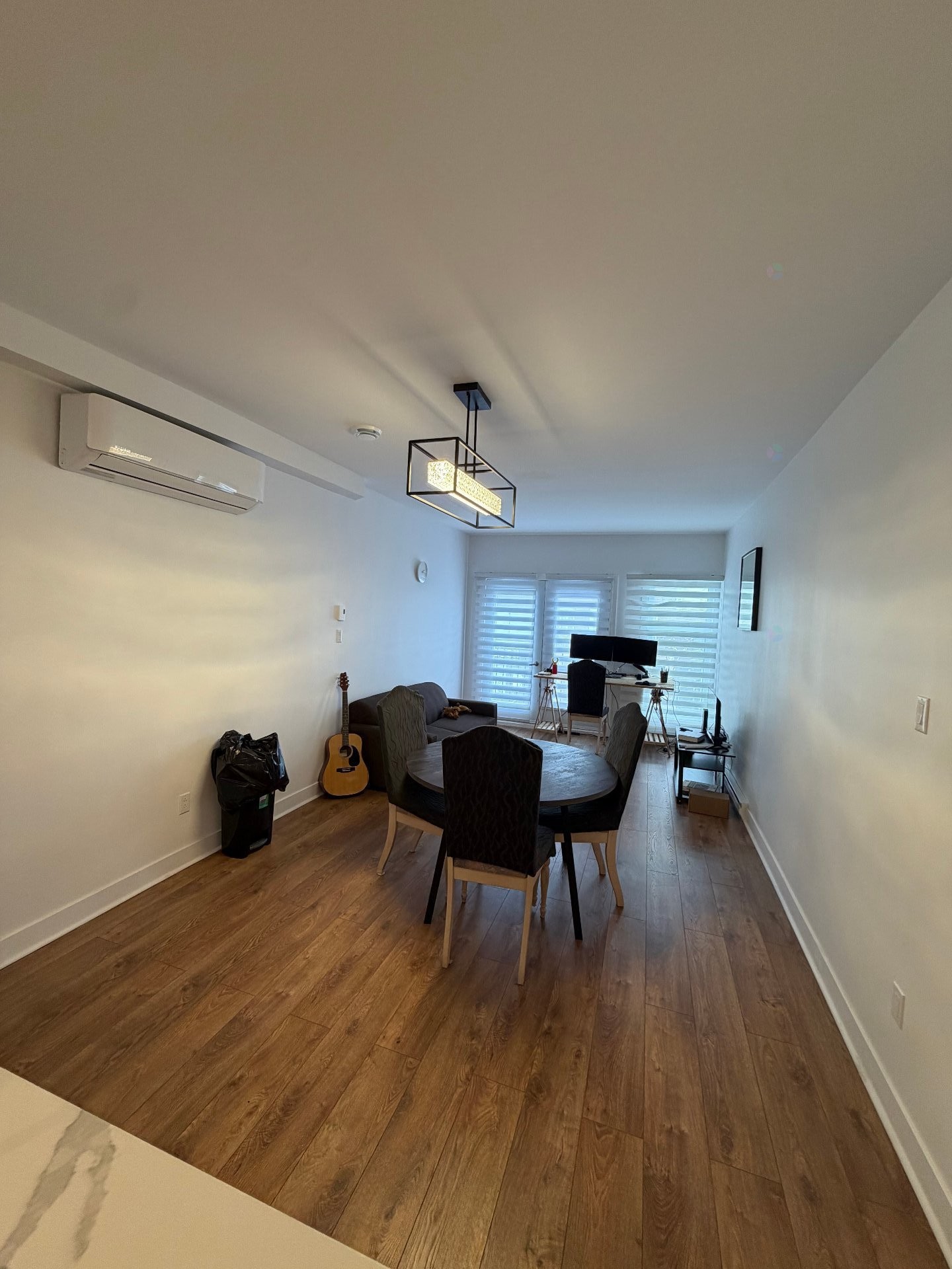 









6424


Av. Papineau

,
Montréal (Rosemont/La Petite-Patrie),




QC
H2G2W9

