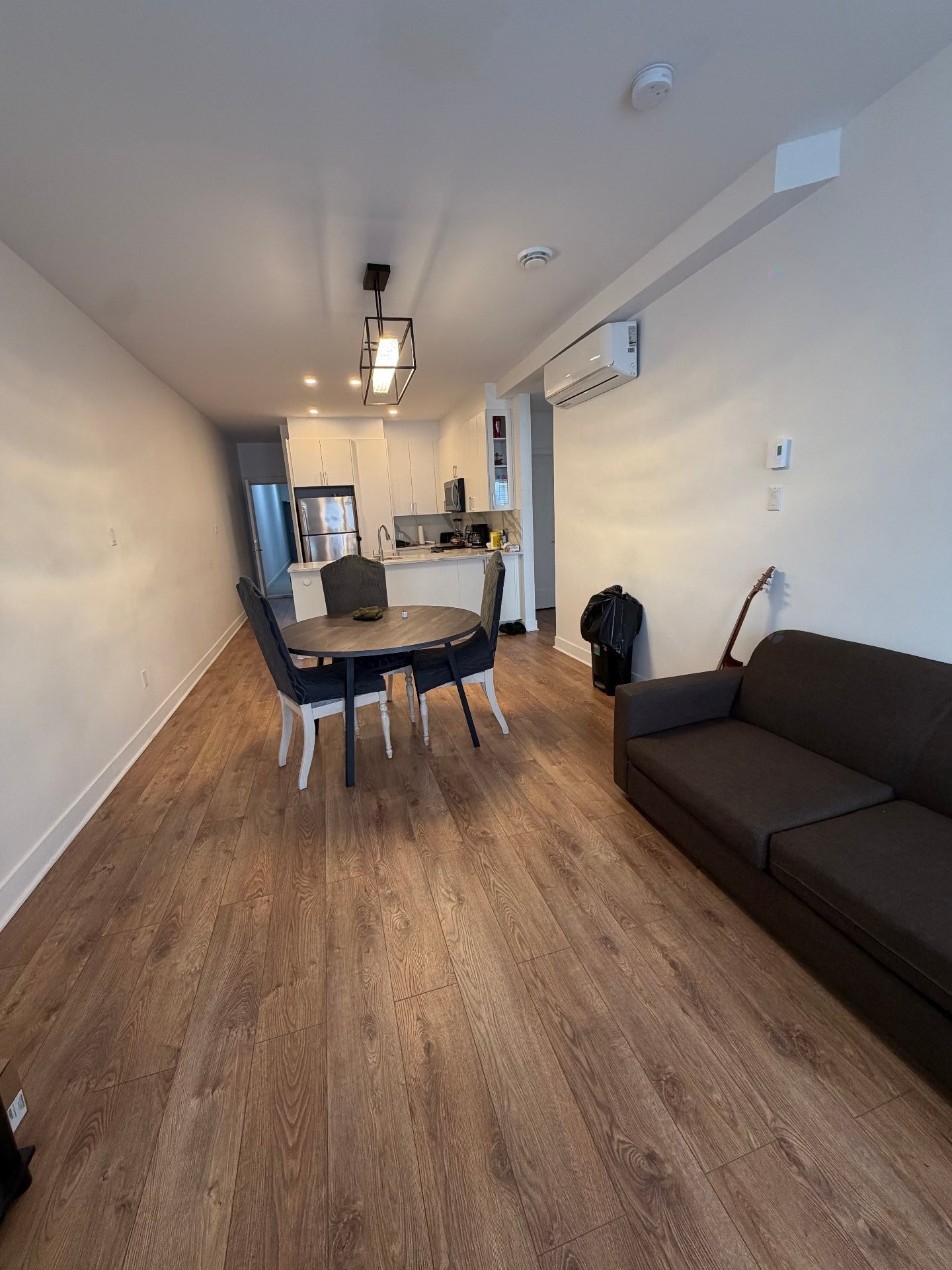 









6424


Av. Papineau

,
Montréal (Rosemont/La Petite-Patrie),




QC
H2G2W9


