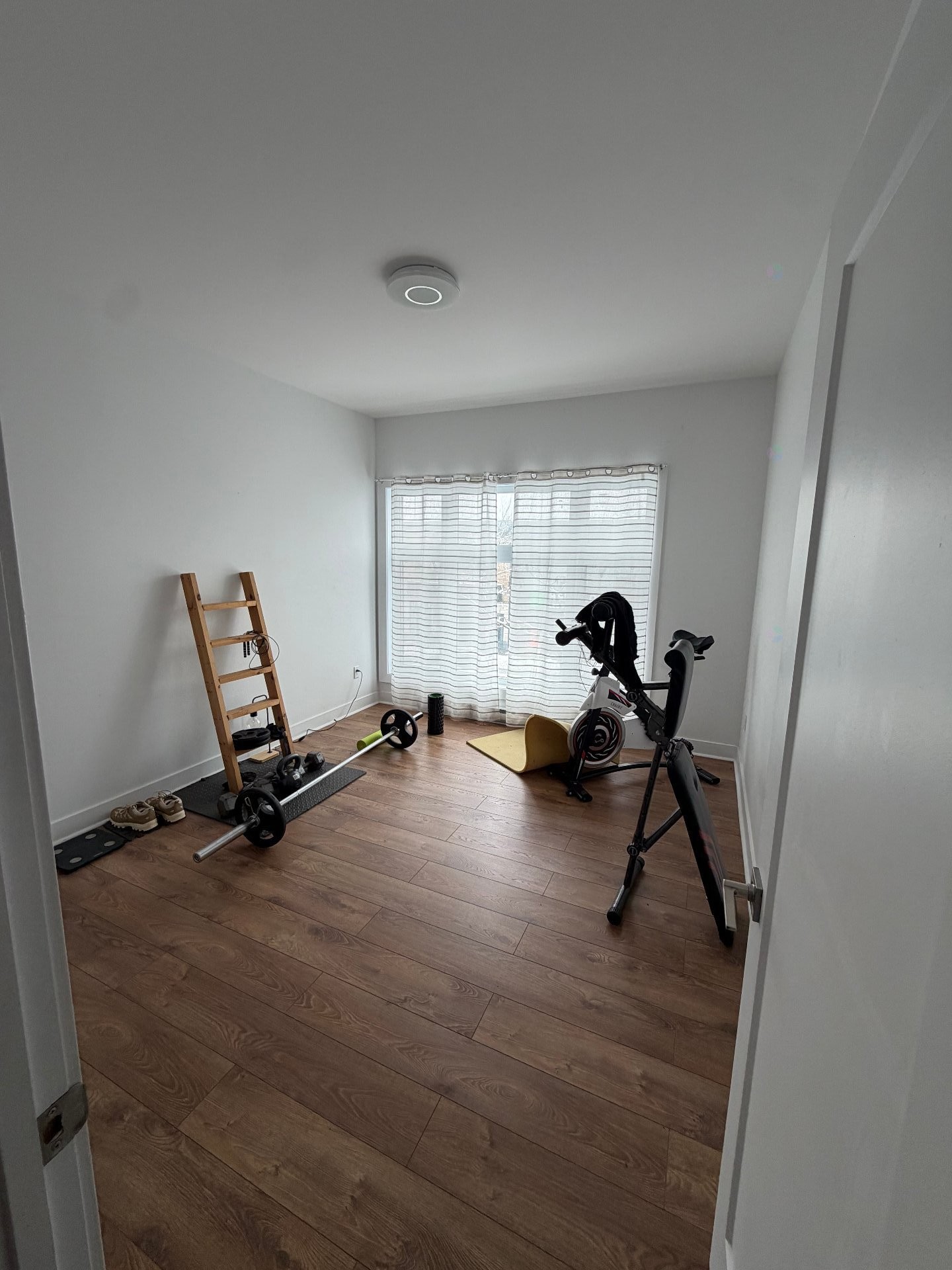 









6424


Av. Papineau

,
Montréal (Rosemont/La Petite-Patrie),




QC
H2G2W9

