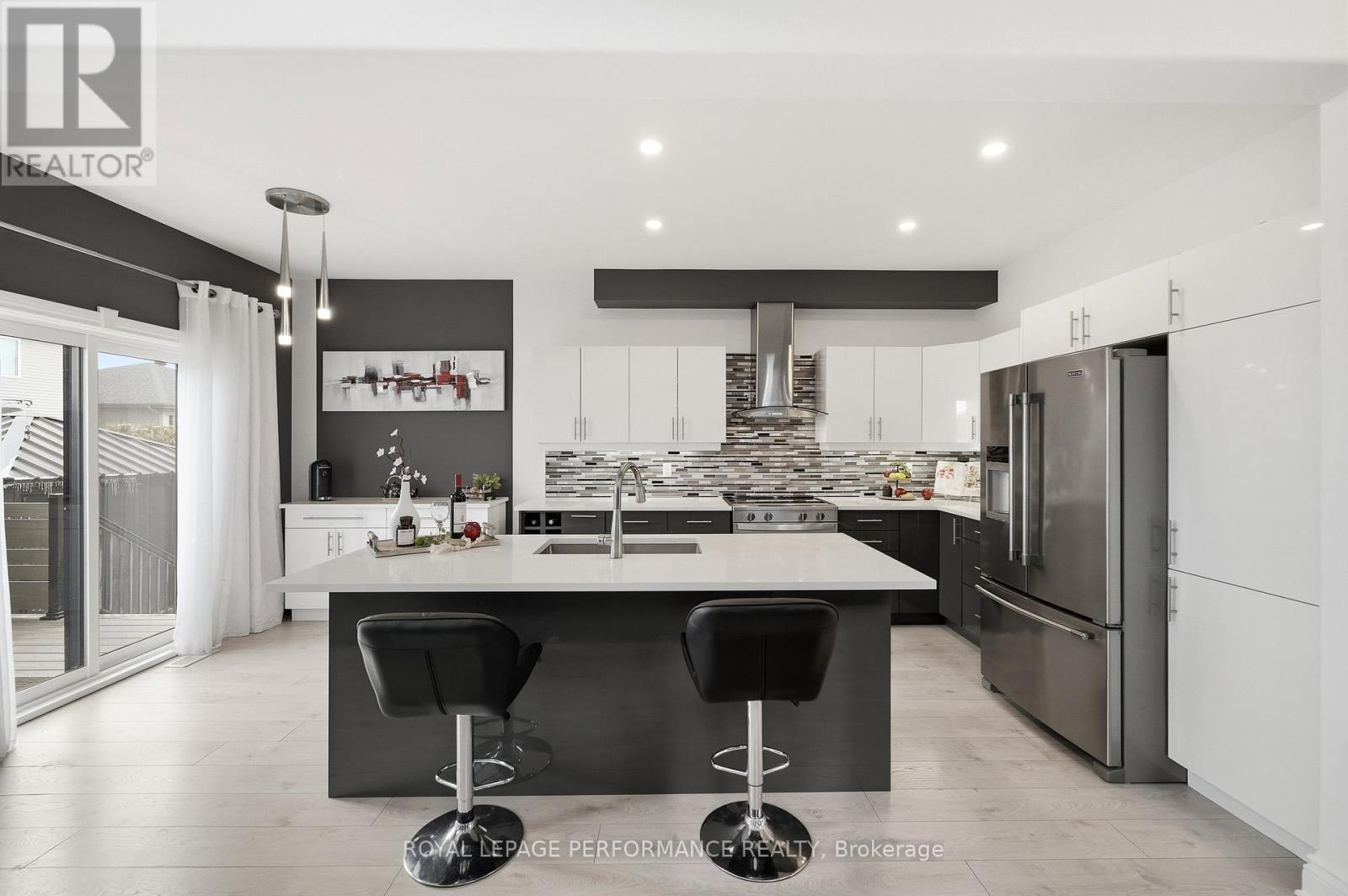 












800 PLATINUM STREET

,
Clarence-Rockland,




Ontario
K4K0J2

