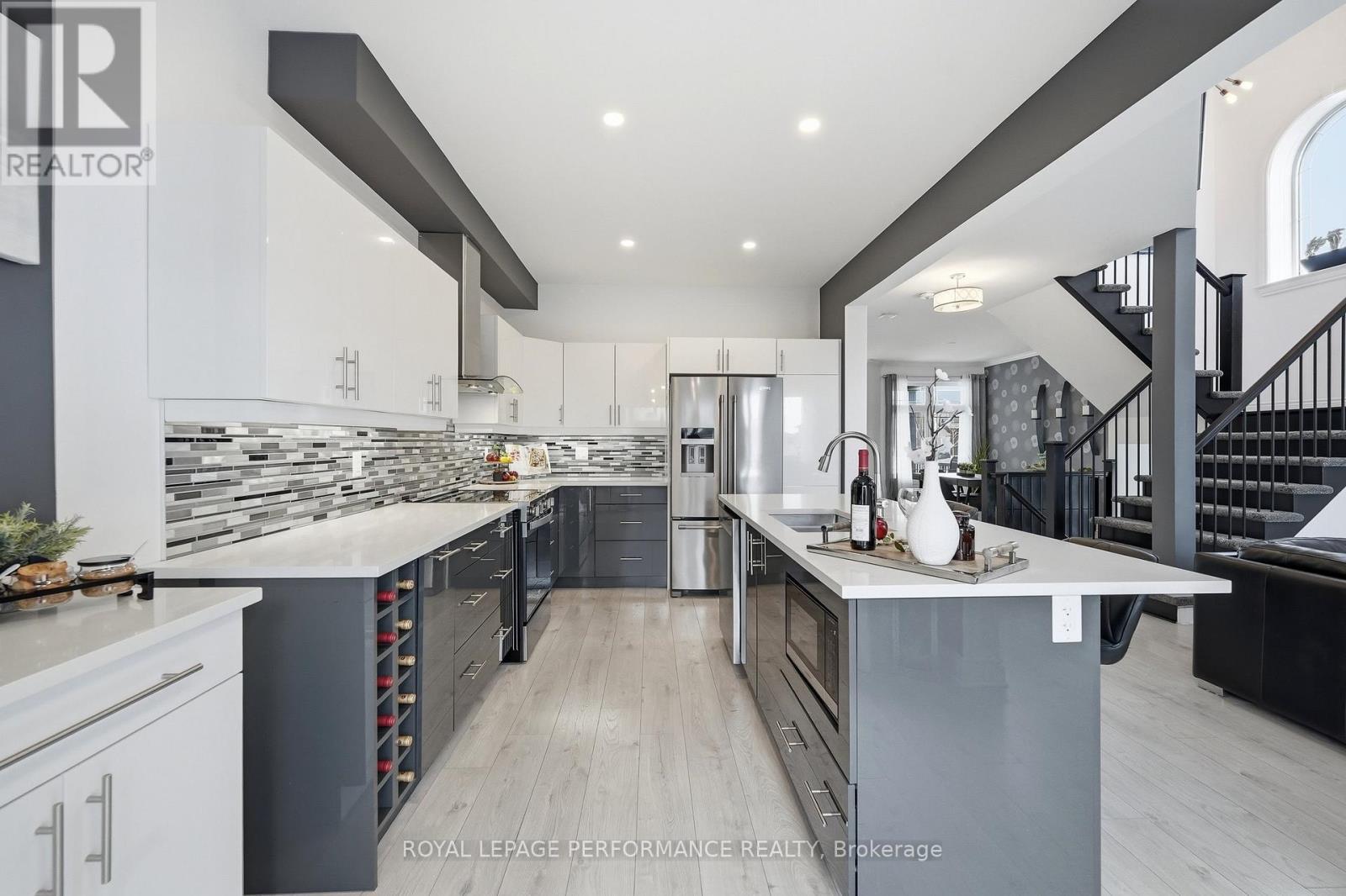 












800 PLATINUM STREET

,
Clarence-Rockland,




Ontario
K4K0J2

