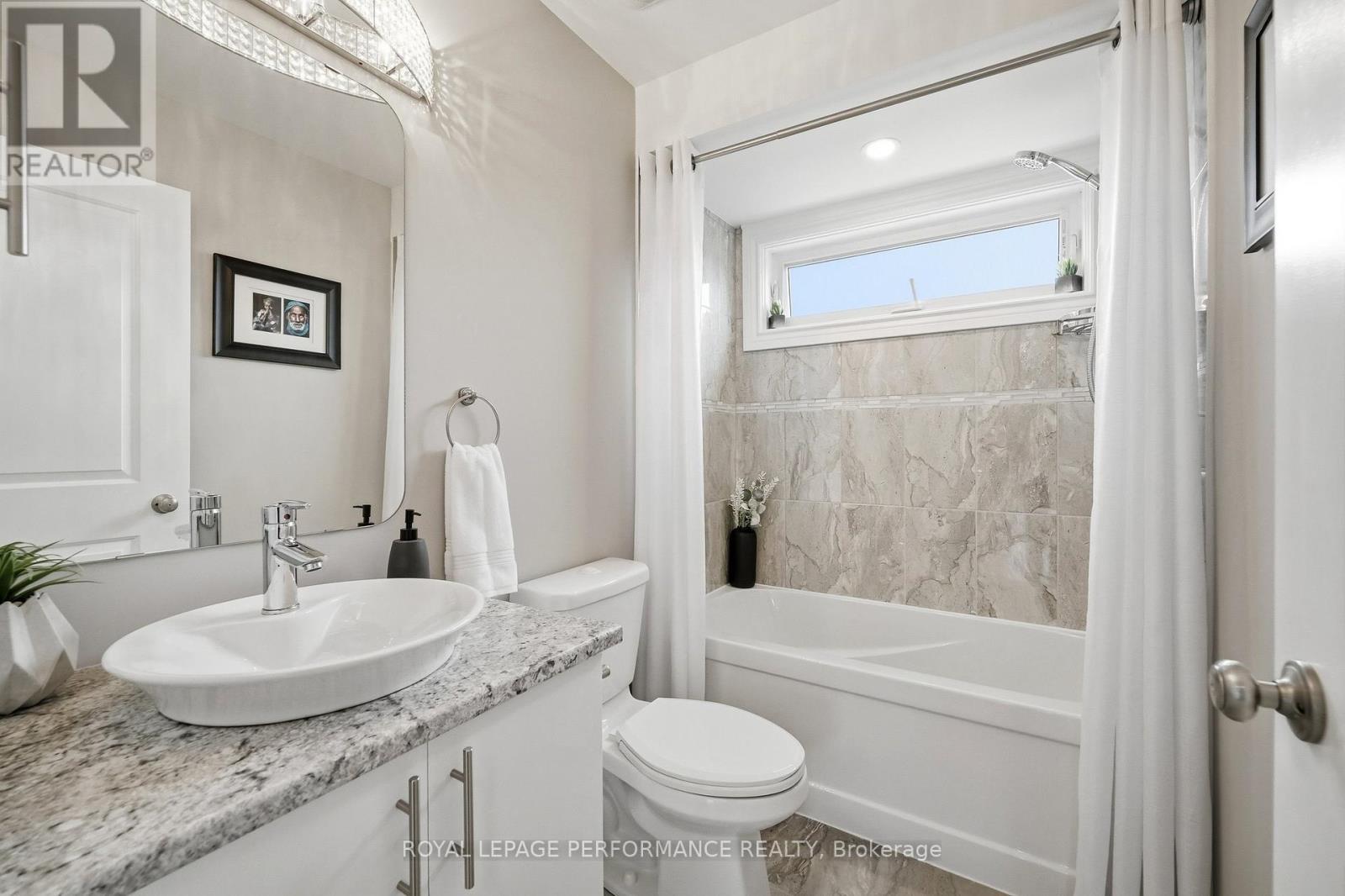 












800 PLATINUM STREET

,
Clarence-Rockland,




Ontario
K4K0J2

