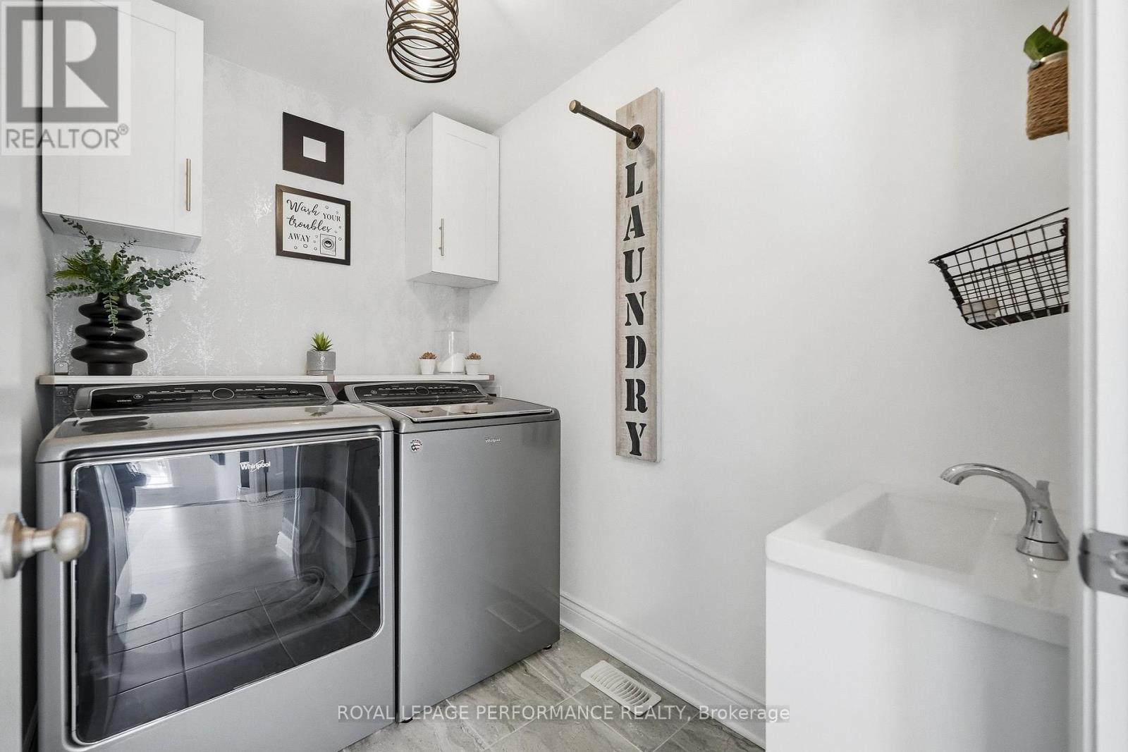 












800 PLATINUM STREET

,
Clarence-Rockland,




Ontario
K4K0J2

