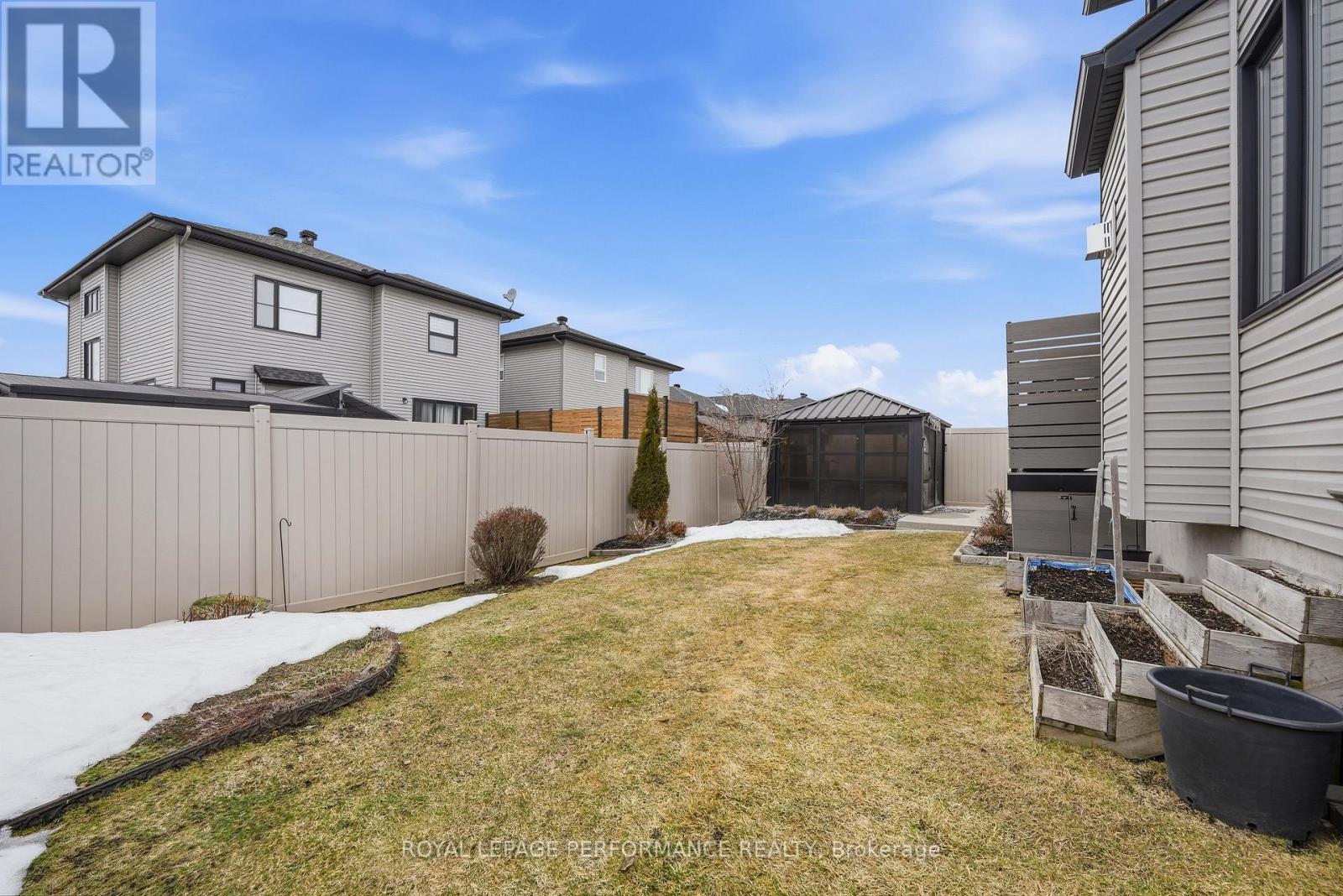 












800 PLATINUM STREET

,
Clarence-Rockland,




Ontario
K4K0J2

