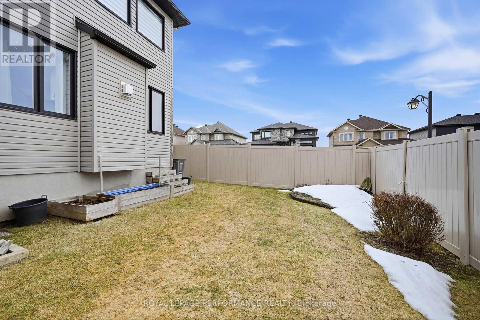 












800 PLATINUM STREET

,
Clarence-Rockland,




Ontario
K4K0J2

