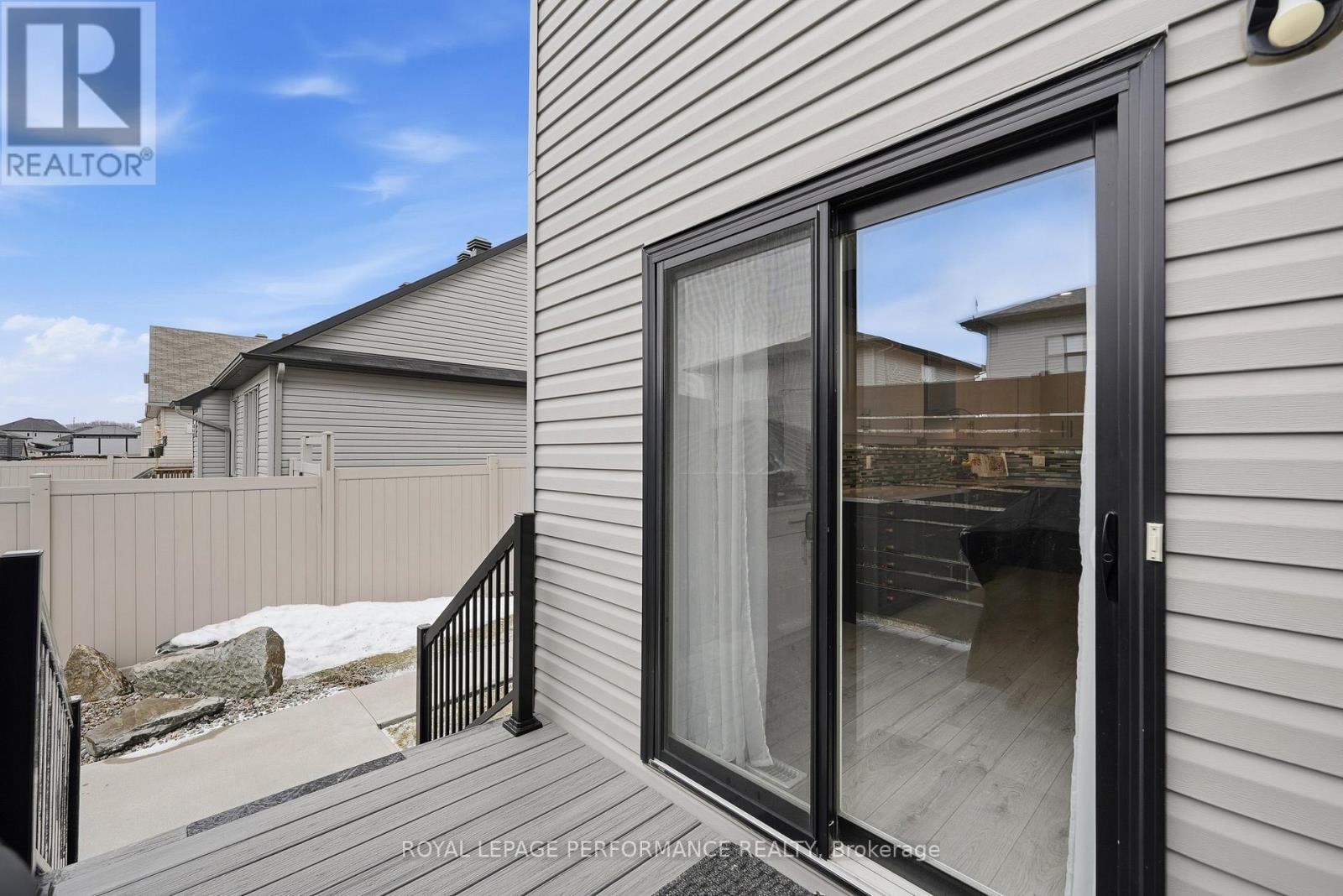 












800 PLATINUM STREET

,
Clarence-Rockland,




Ontario
K4K0J2

