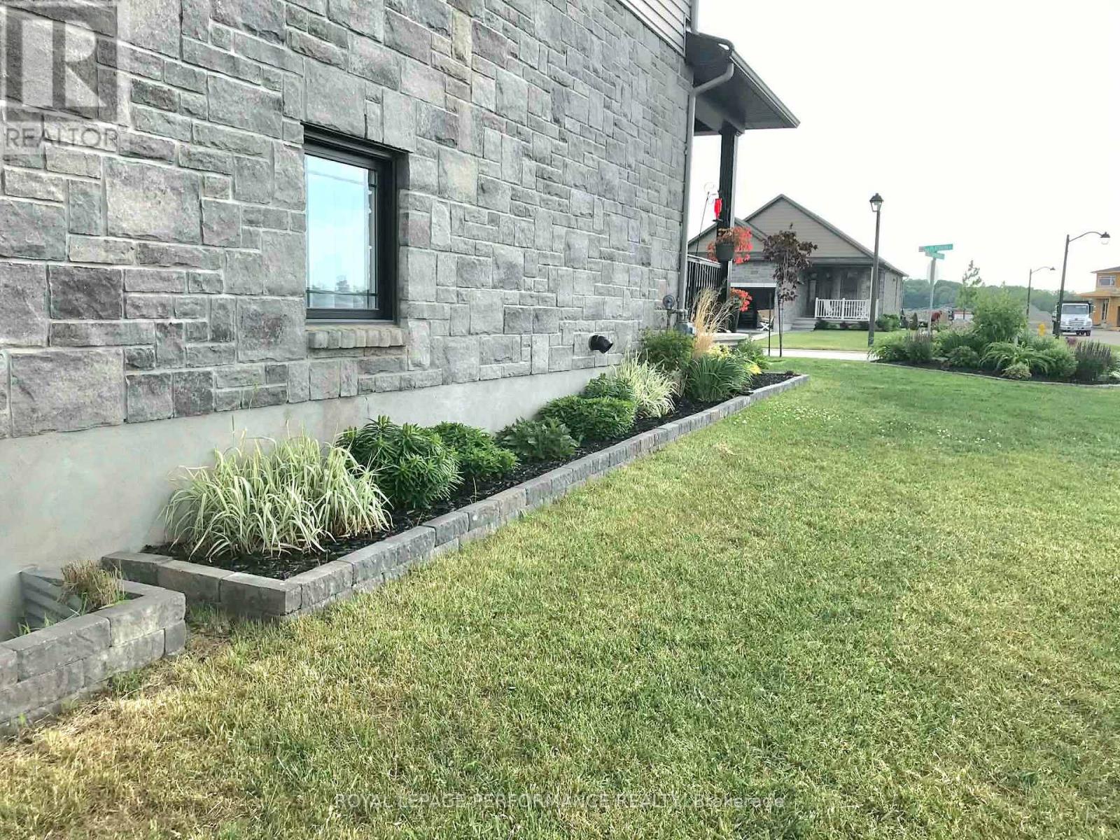 












800 PLATINUM STREET

,
Clarence-Rockland,




Ontario
K4K0J2

