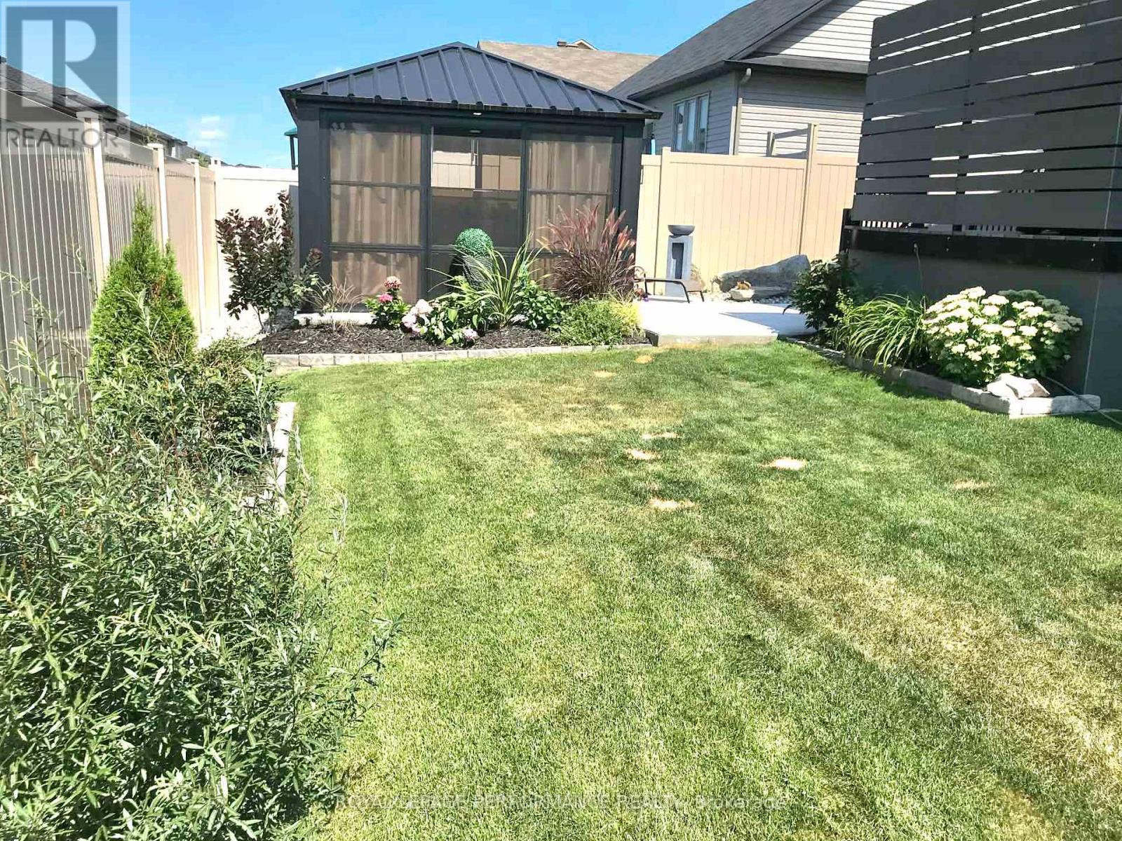 












800 PLATINUM STREET

,
Clarence-Rockland,




Ontario
K4K0J2

