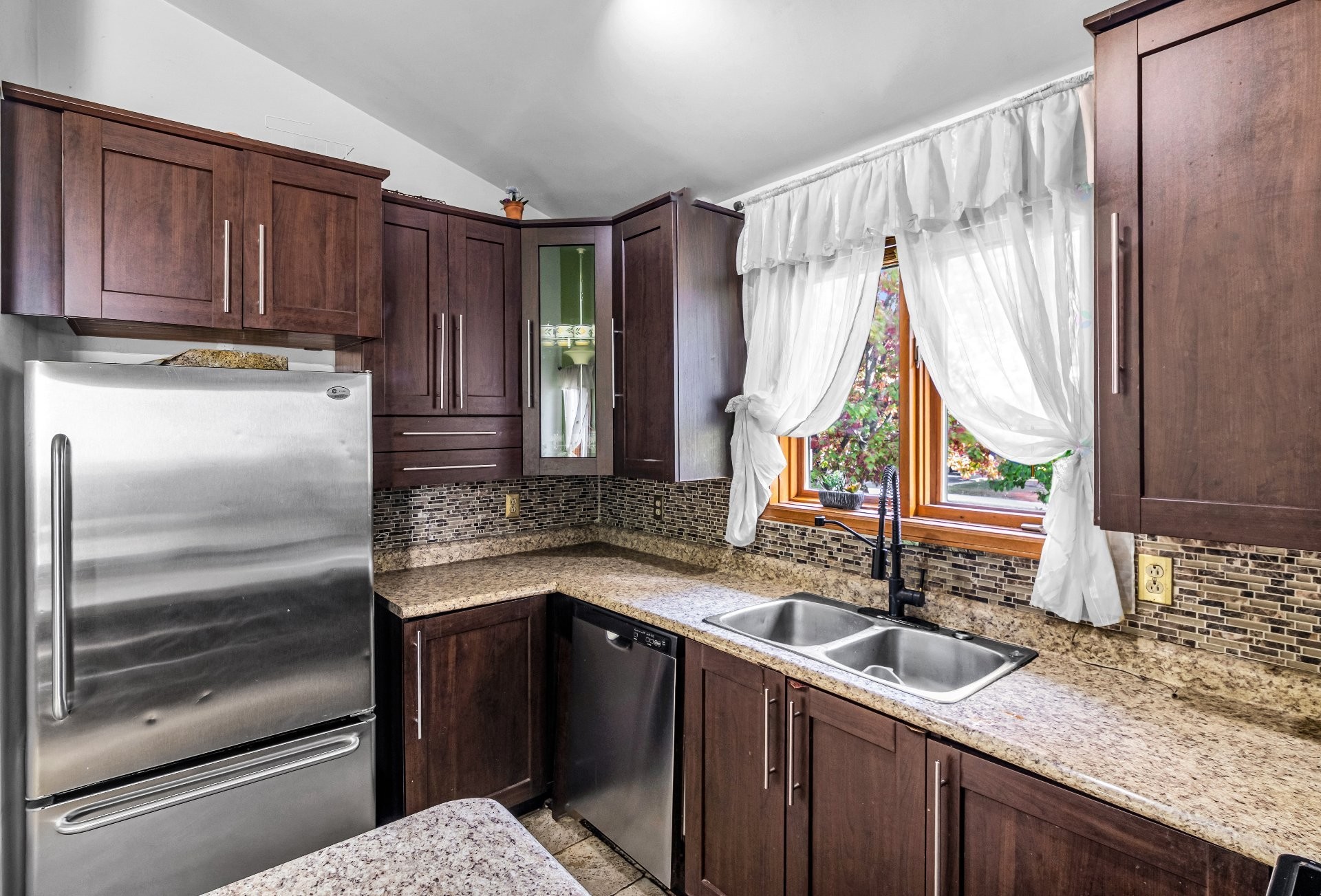 









17711


Rue Antoine-Faucon

,
Montréal (Pierrefonds-Roxboro),




QC
H9J3N2

